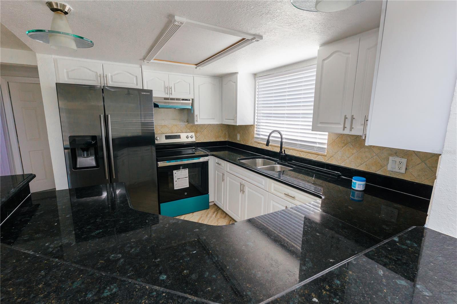 Listing photo id 1 for 1741 Fairfield Street