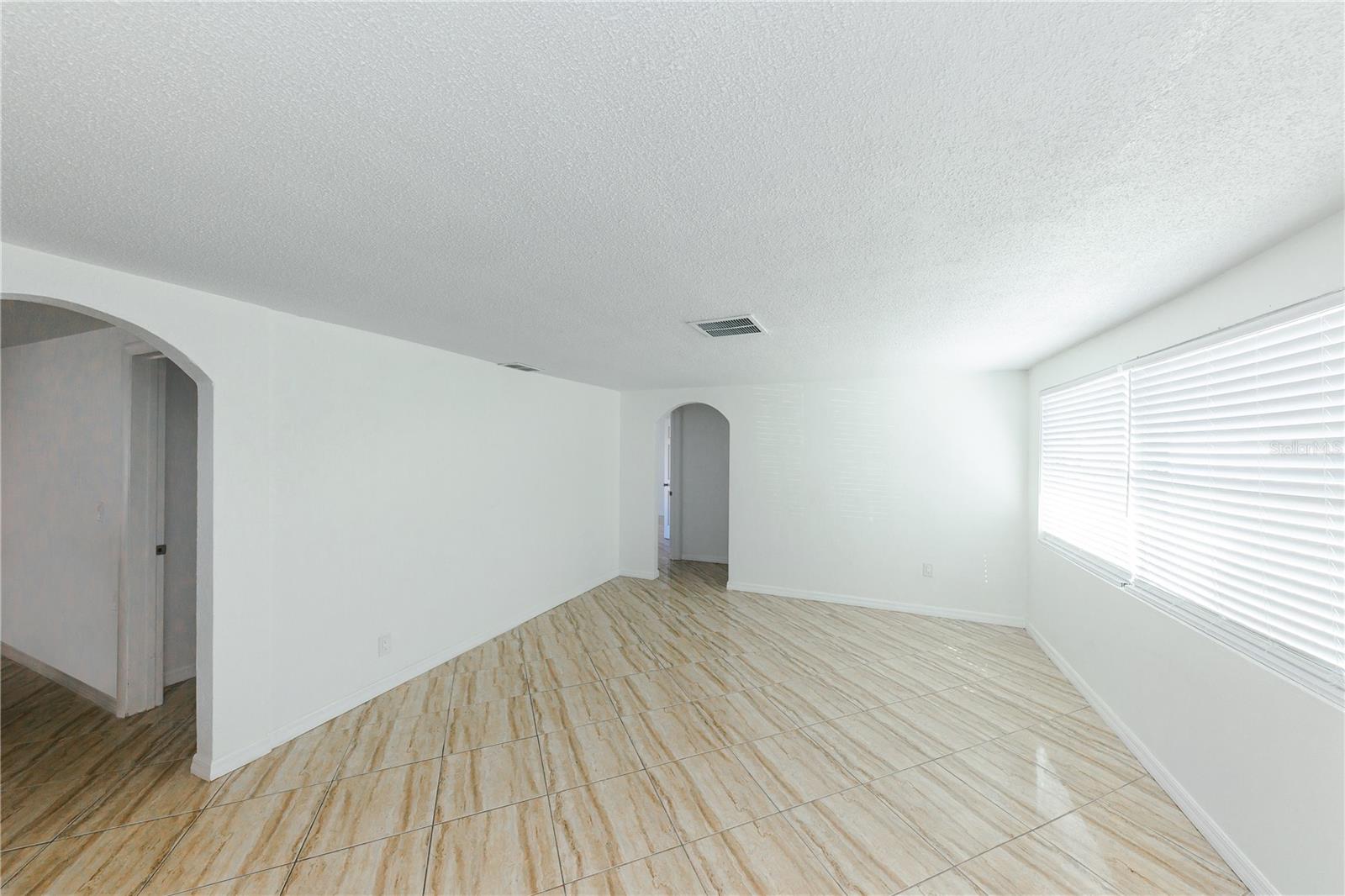 Listing photo id 29 for 1741 Fairfield Street