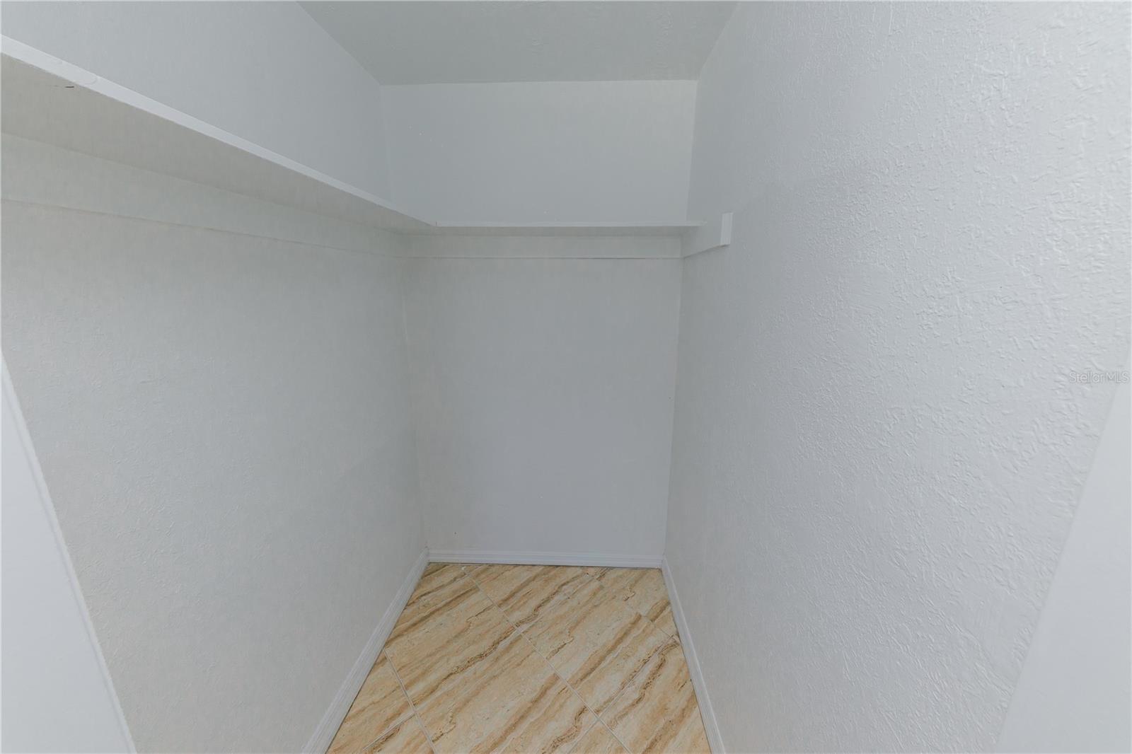 Listing photo id 30 for 1741 Fairfield Street