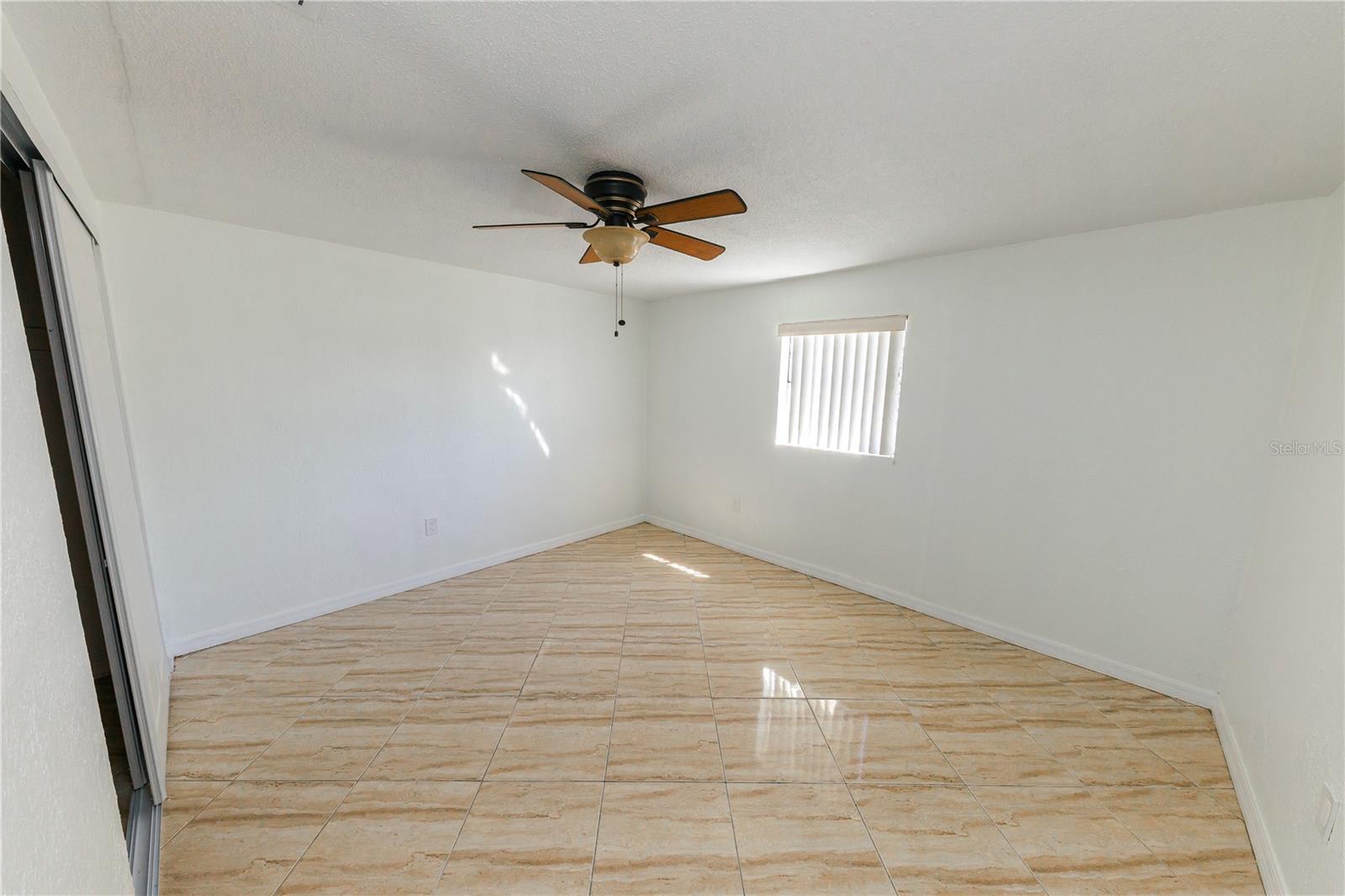 Listing photo id 31 for 1741 Fairfield Street