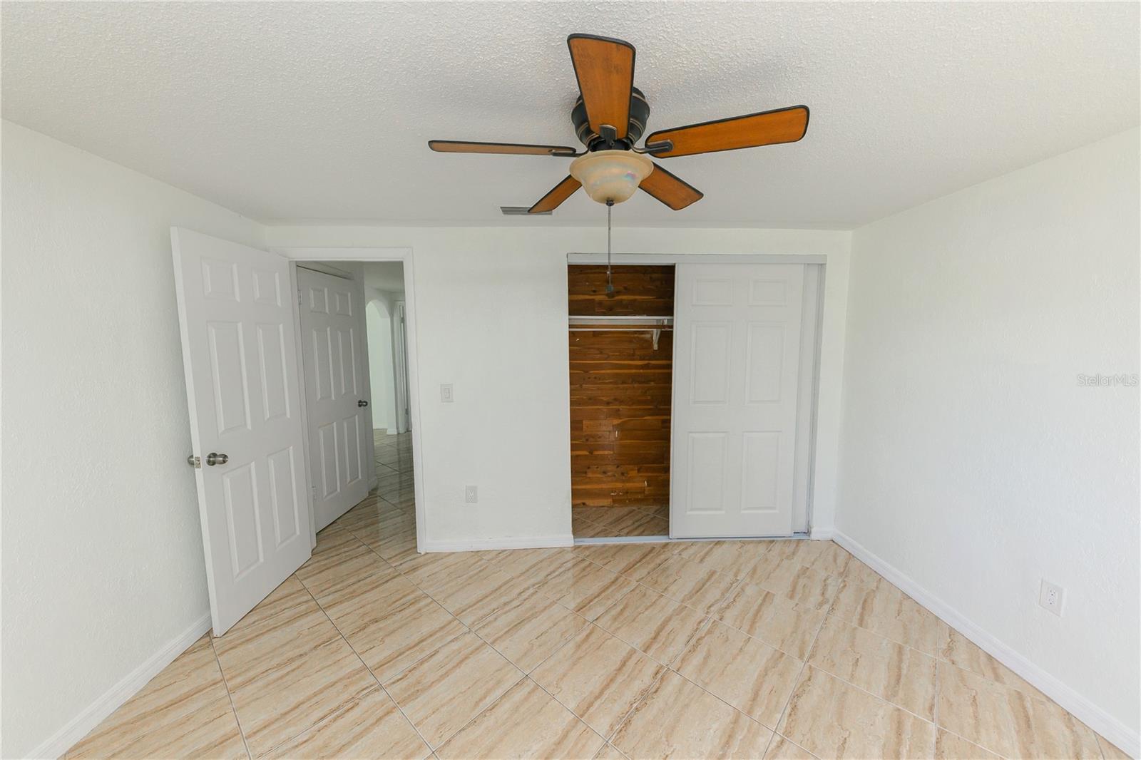 Listing photo id 32 for 1741 Fairfield Street