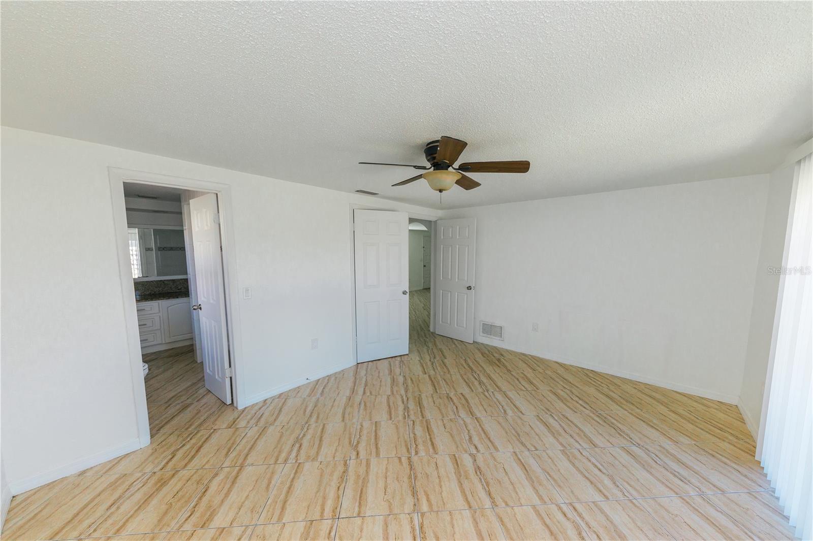 Listing photo id 33 for 1741 Fairfield Street