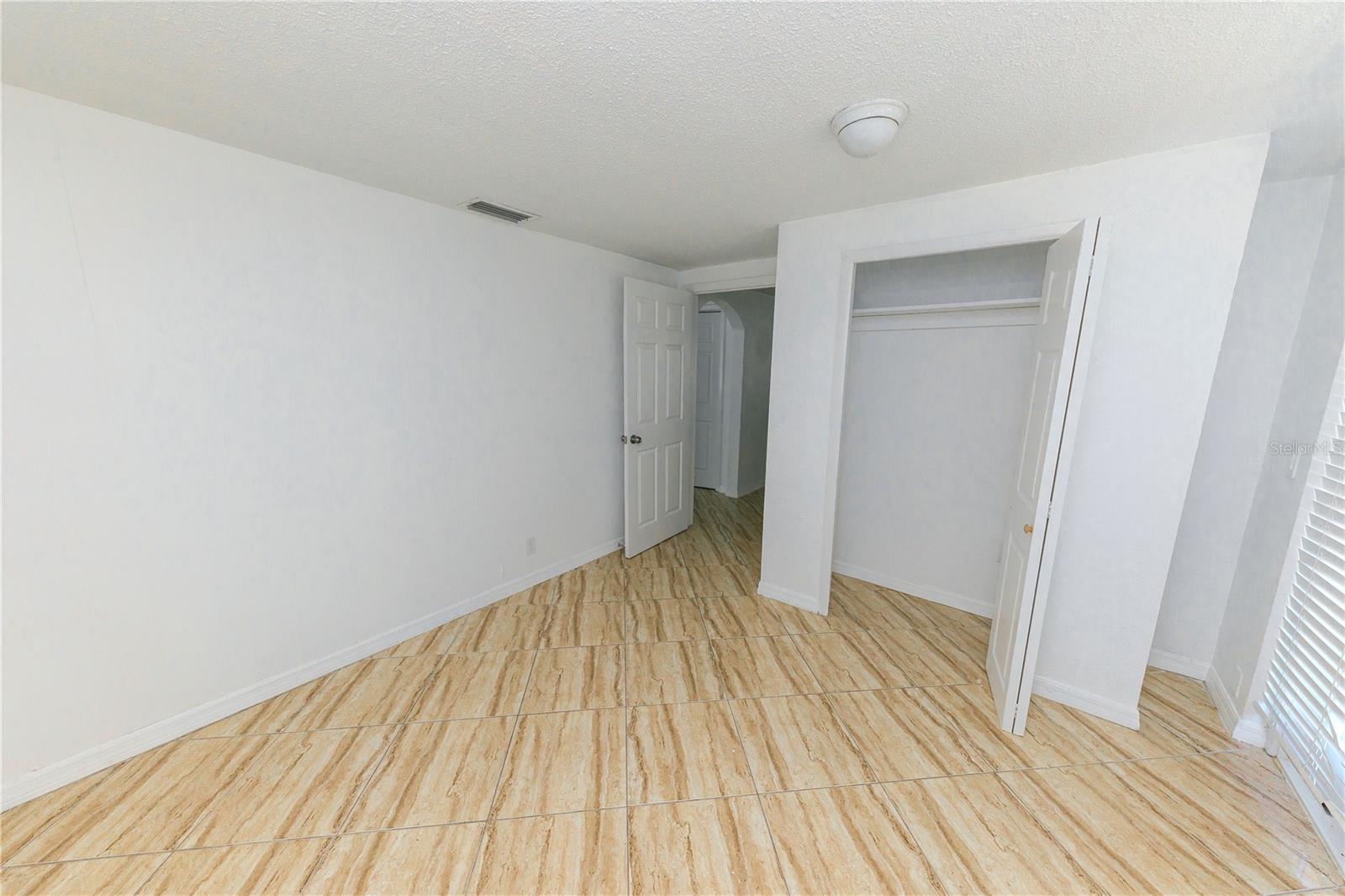 Listing photo id 34 for 1741 Fairfield Street