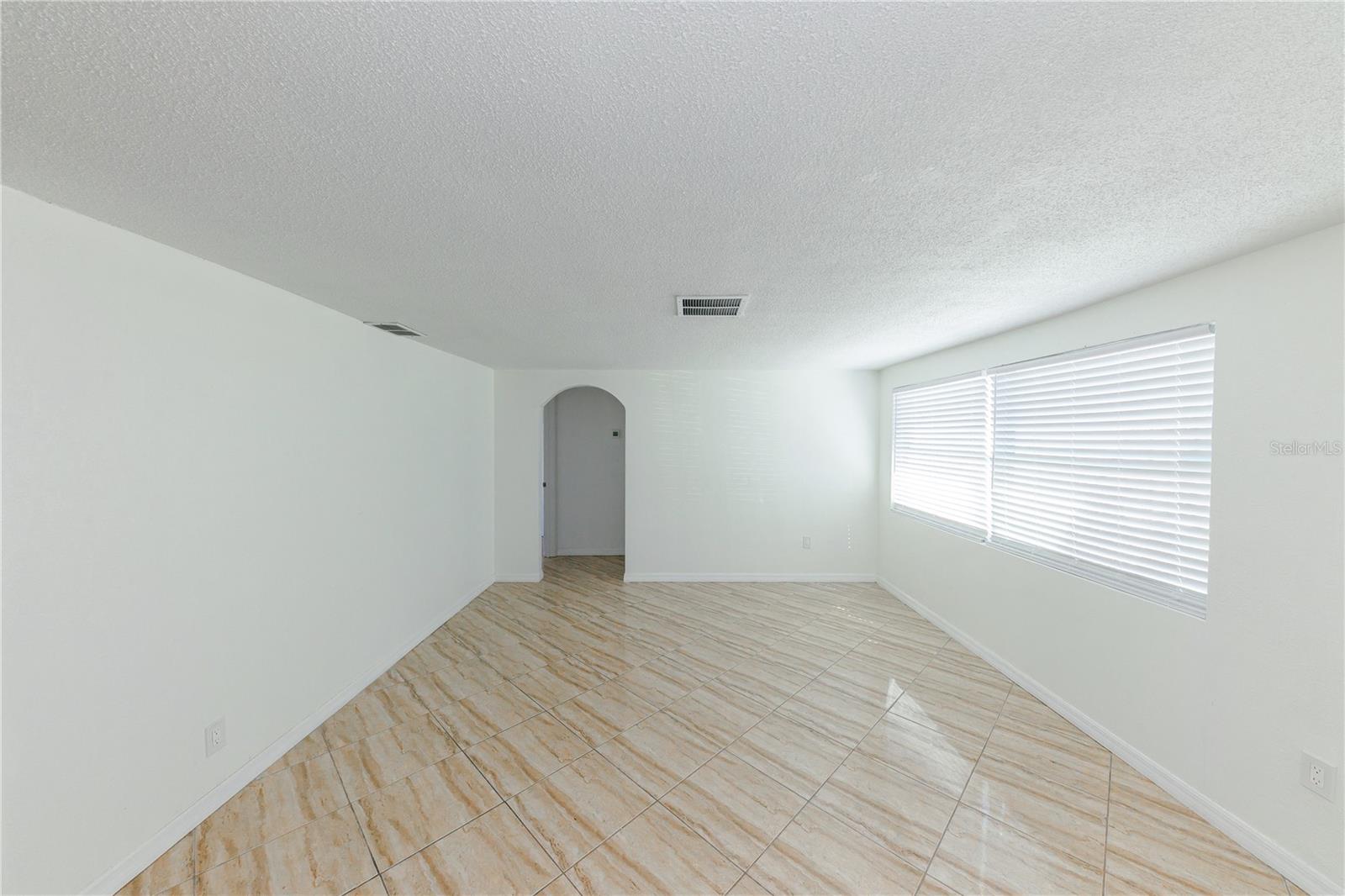 Listing photo id 36 for 1741 Fairfield Street