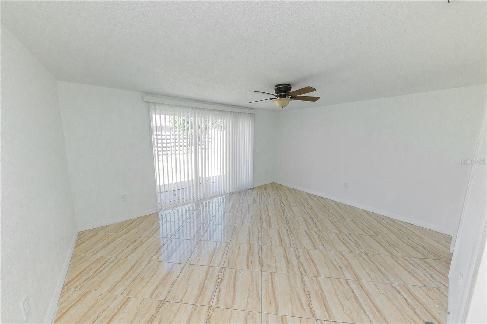 Listing photo id 37 for 1741 Fairfield Street