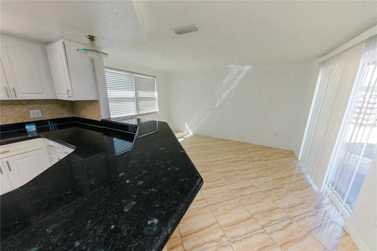 Listing photo id 2 for 1741 Fairfield Street