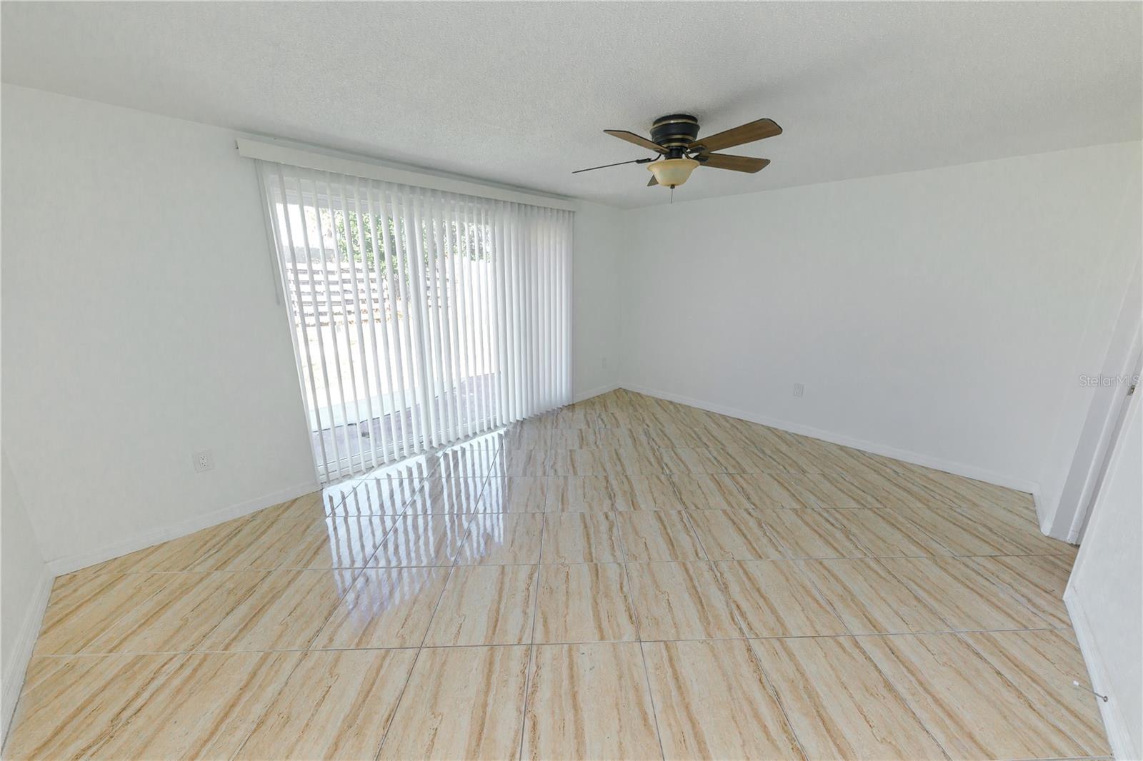 Listing photo id 38 for 1741 Fairfield Street