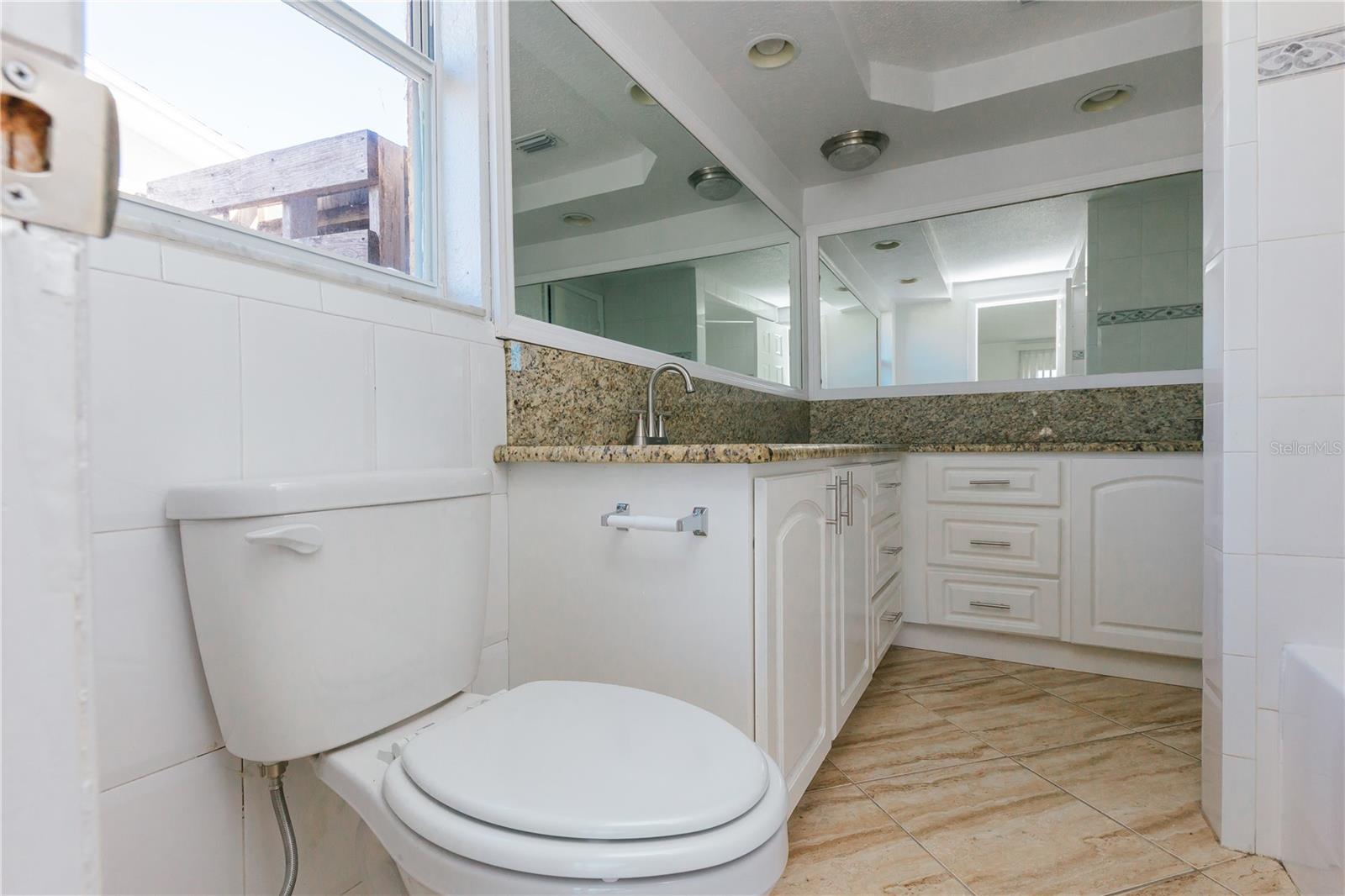 Listing photo id 40 for 1741 Fairfield Street