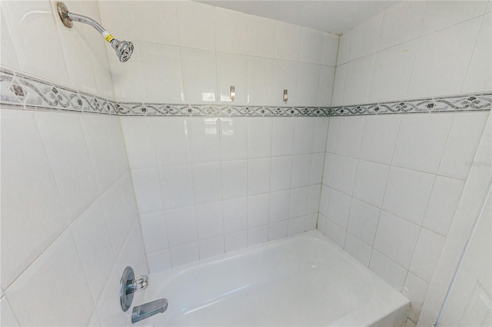 Listing photo id 41 for 1741 Fairfield Street