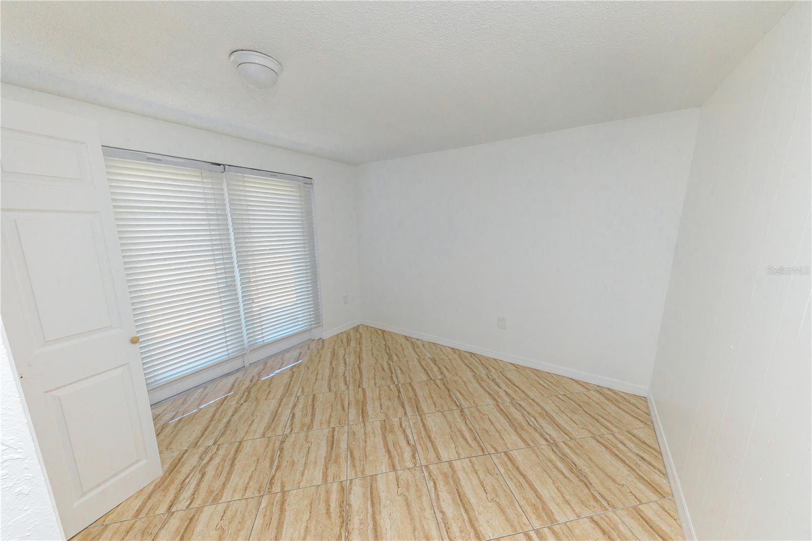 Listing photo id 43 for 1741 Fairfield Street