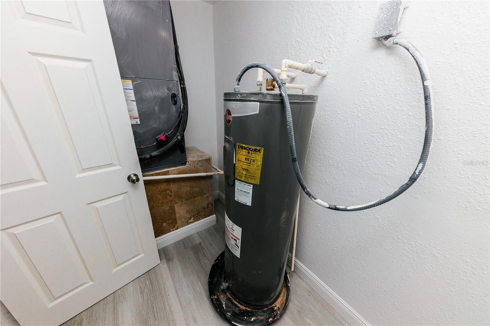 Listing photo id 46 for 1741 Fairfield Street