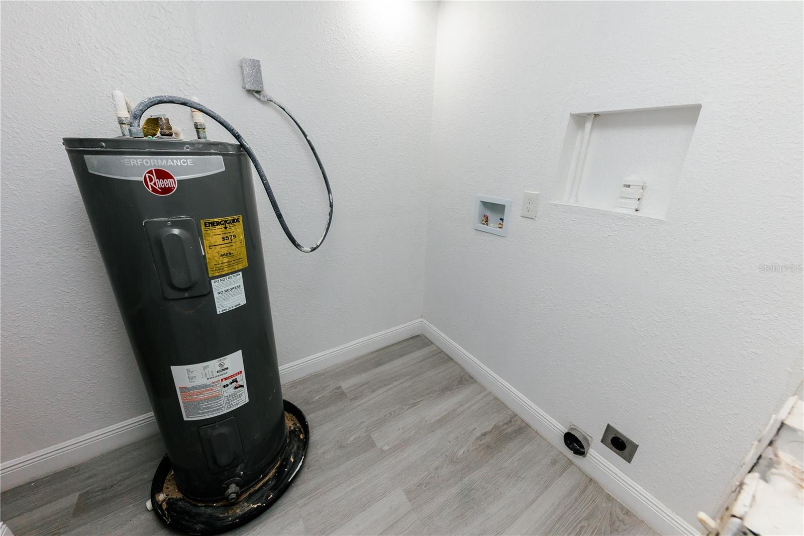 Listing photo id 47 for 1741 Fairfield Street