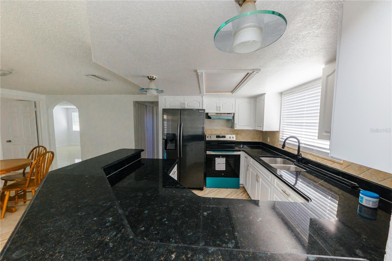 Listing photo id 3 for 1741 Fairfield Street