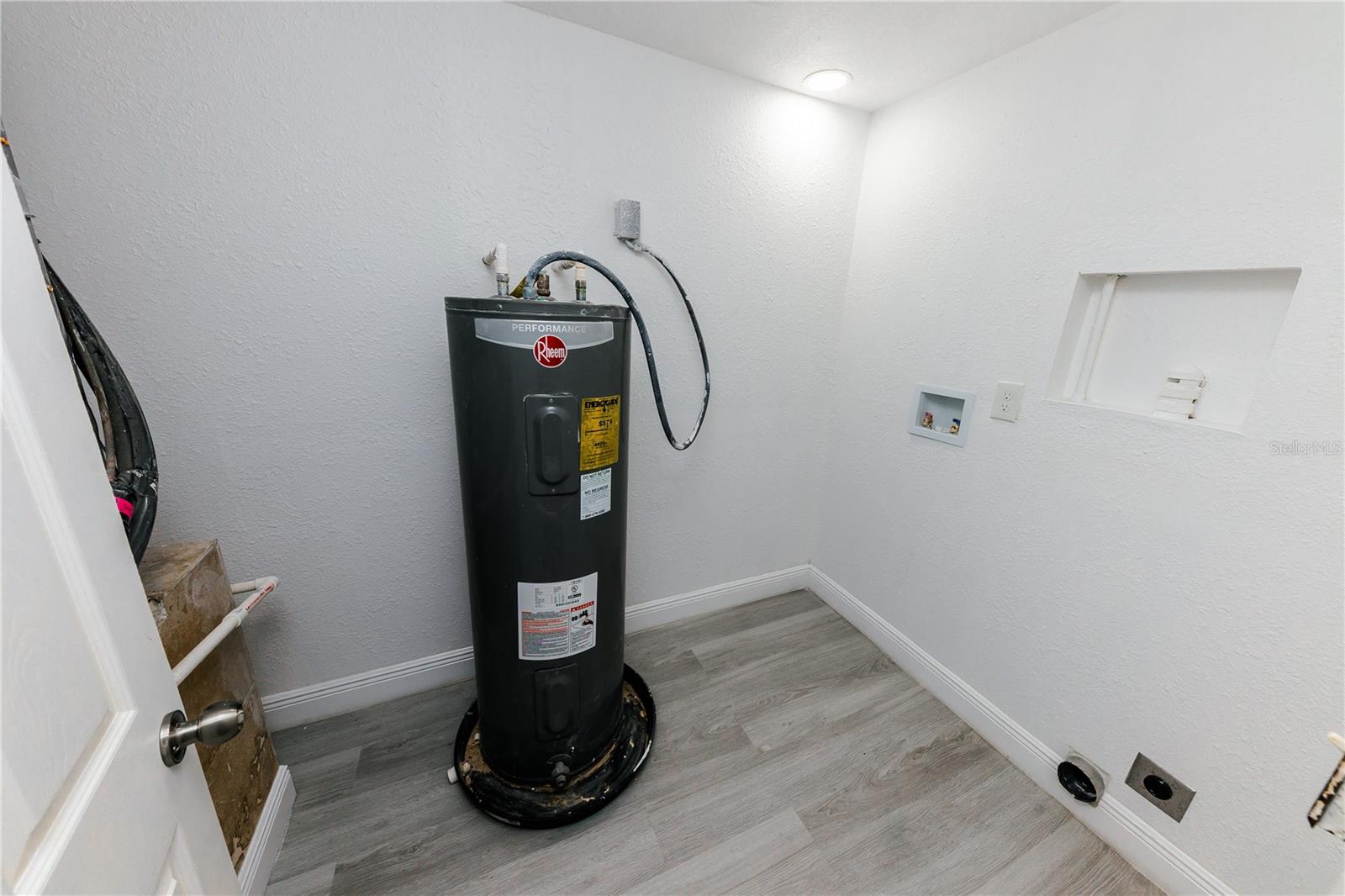 Listing photo id 48 for 1741 Fairfield Street