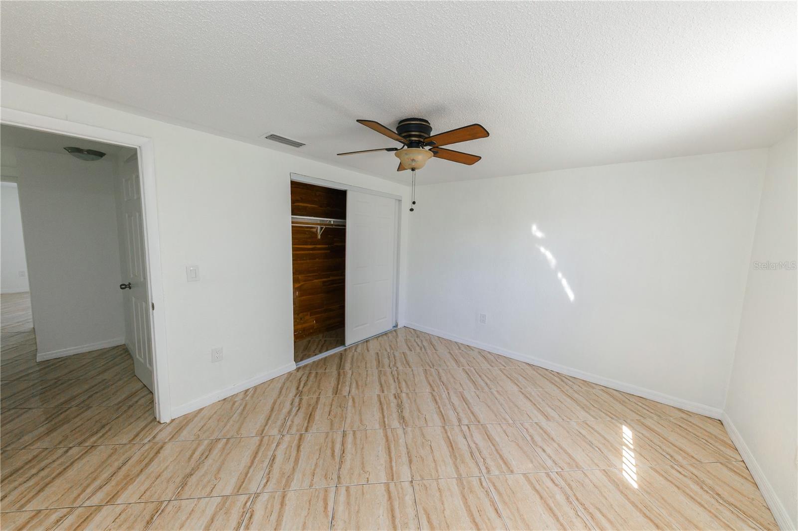 Listing photo id 49 for 1741 Fairfield Street