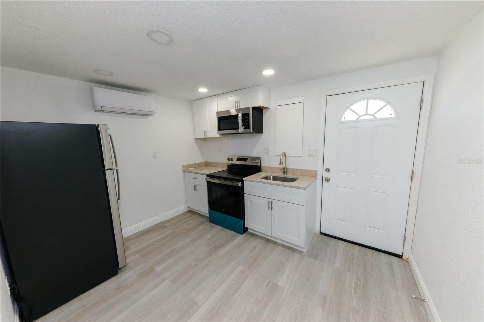 Listing photo id 50 for 1741 Fairfield Street