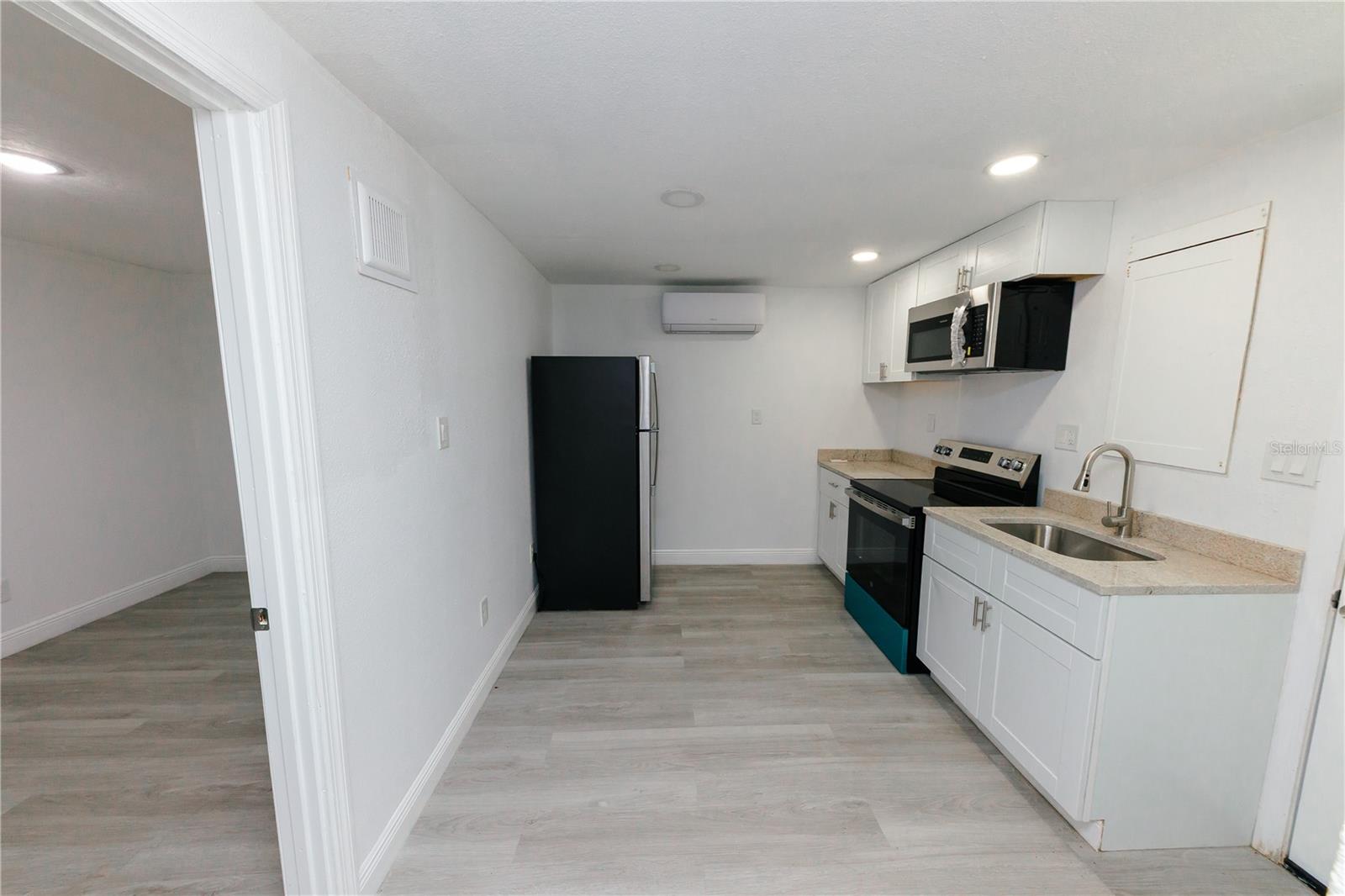 Listing photo id 54 for 1741 Fairfield Street