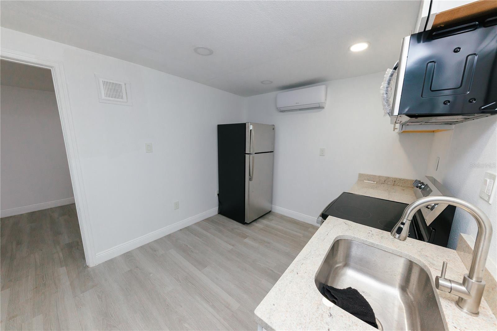 Listing photo id 55 for 1741 Fairfield Street