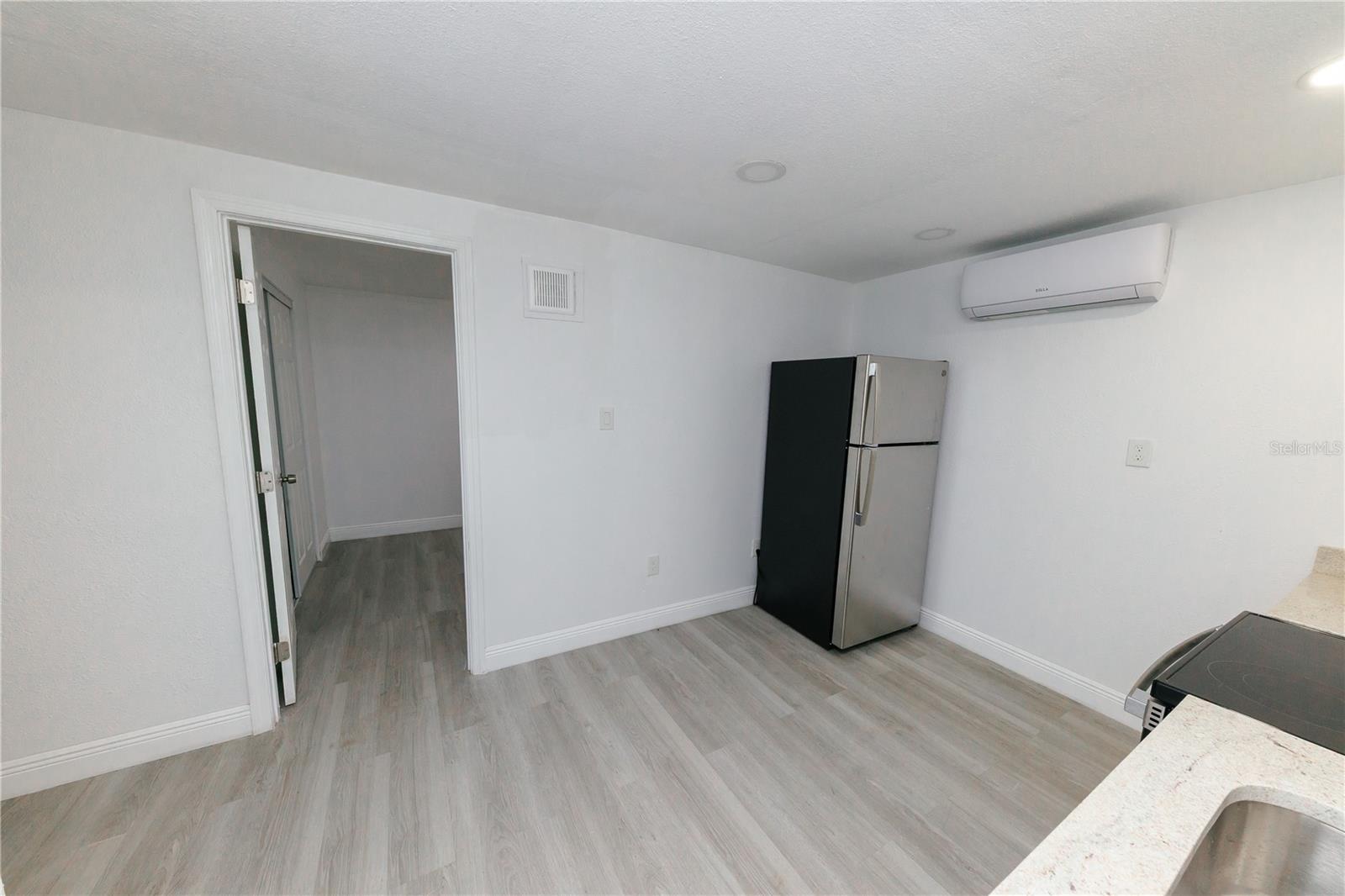 Listing photo id 56 for 1741 Fairfield Street