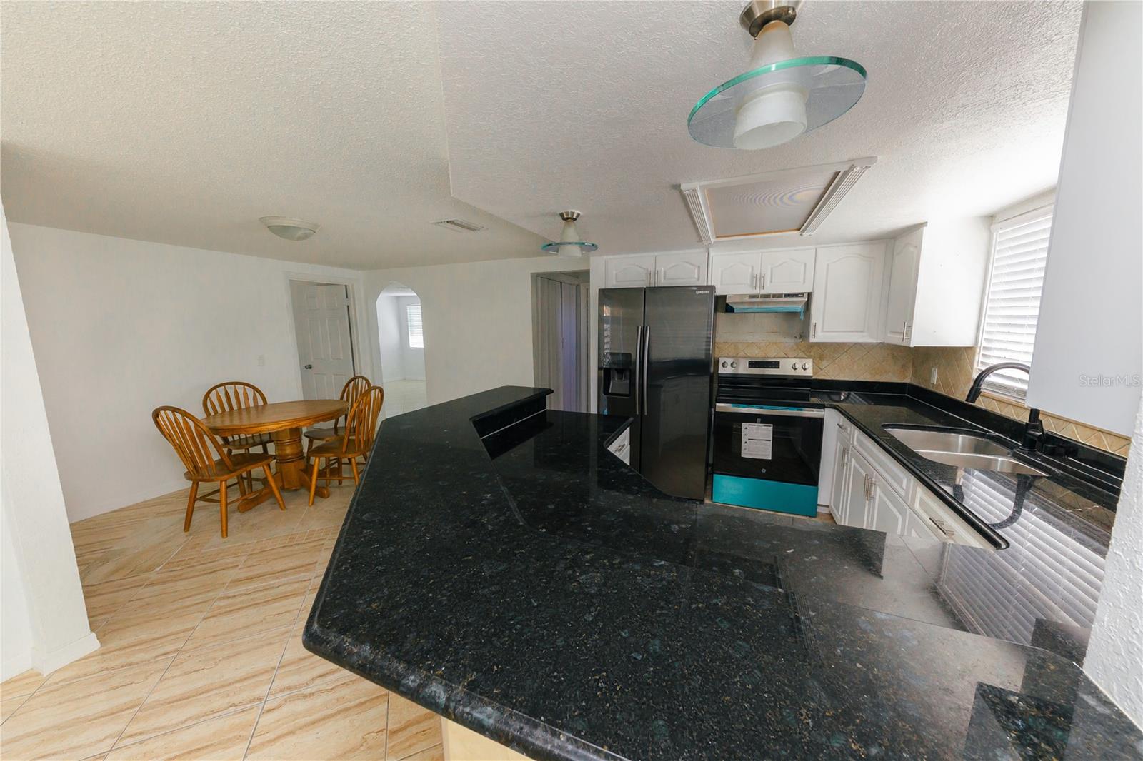 Listing photo id 4 for 1741 Fairfield Street