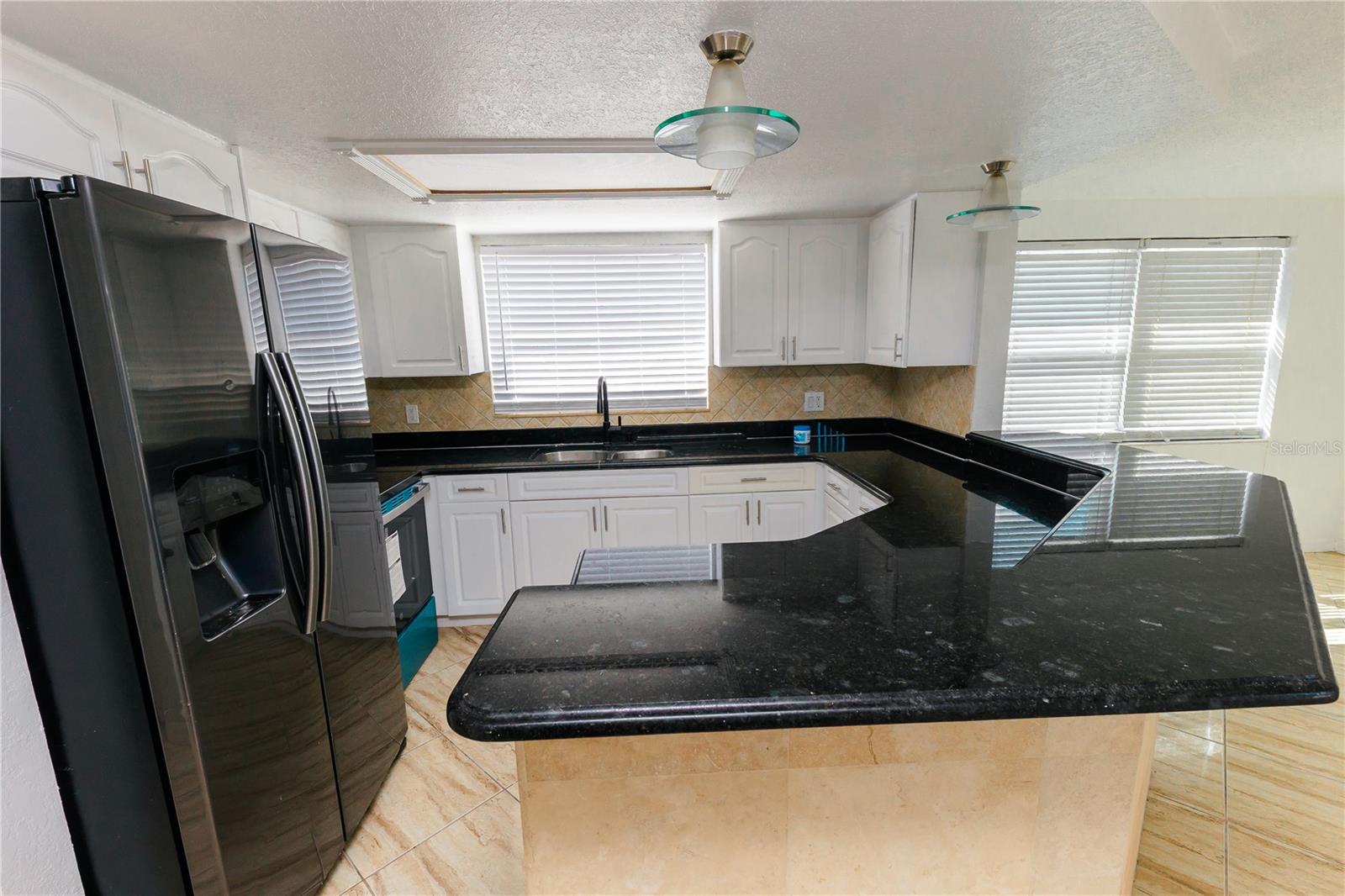 Listing photo id 5 for 1741 Fairfield Street