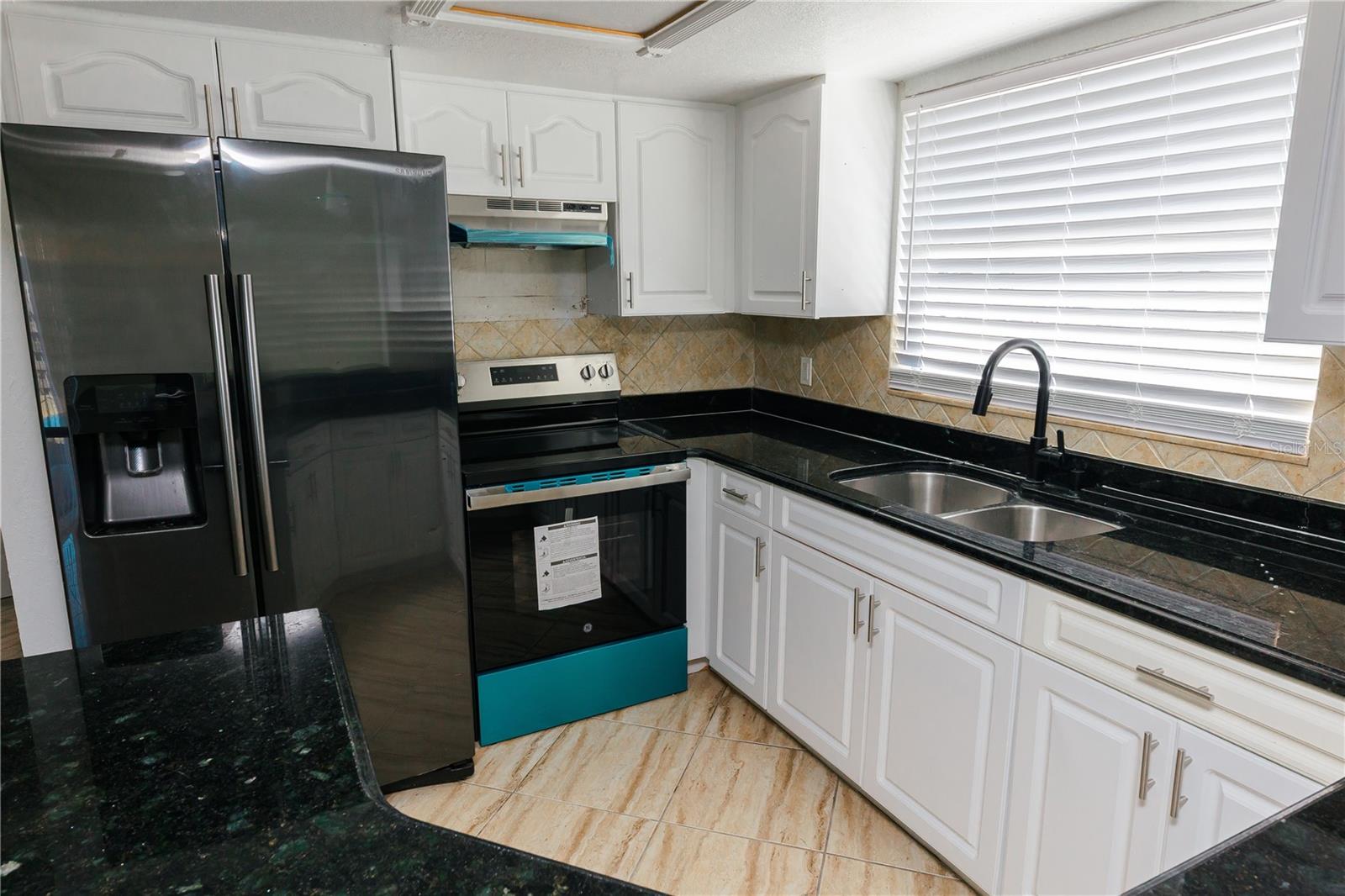 Listing photo id 6 for 1741 Fairfield Street