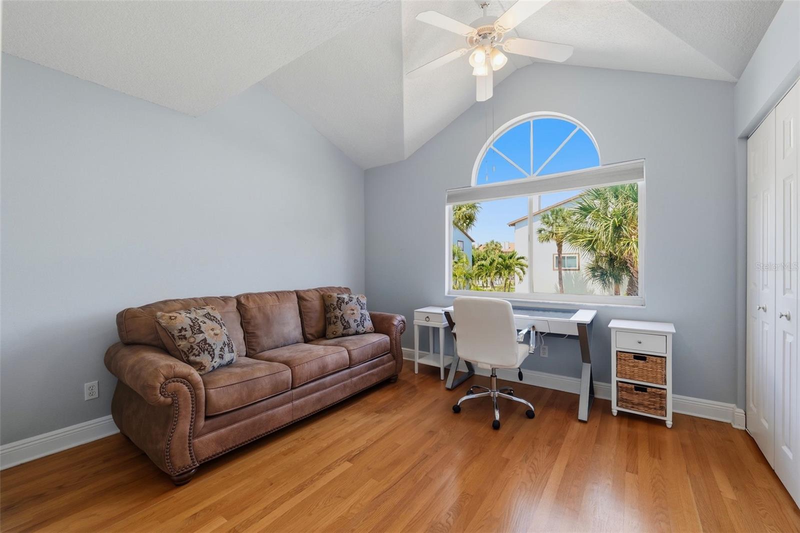 Image 20 of 50 For 381 Madeira Circle