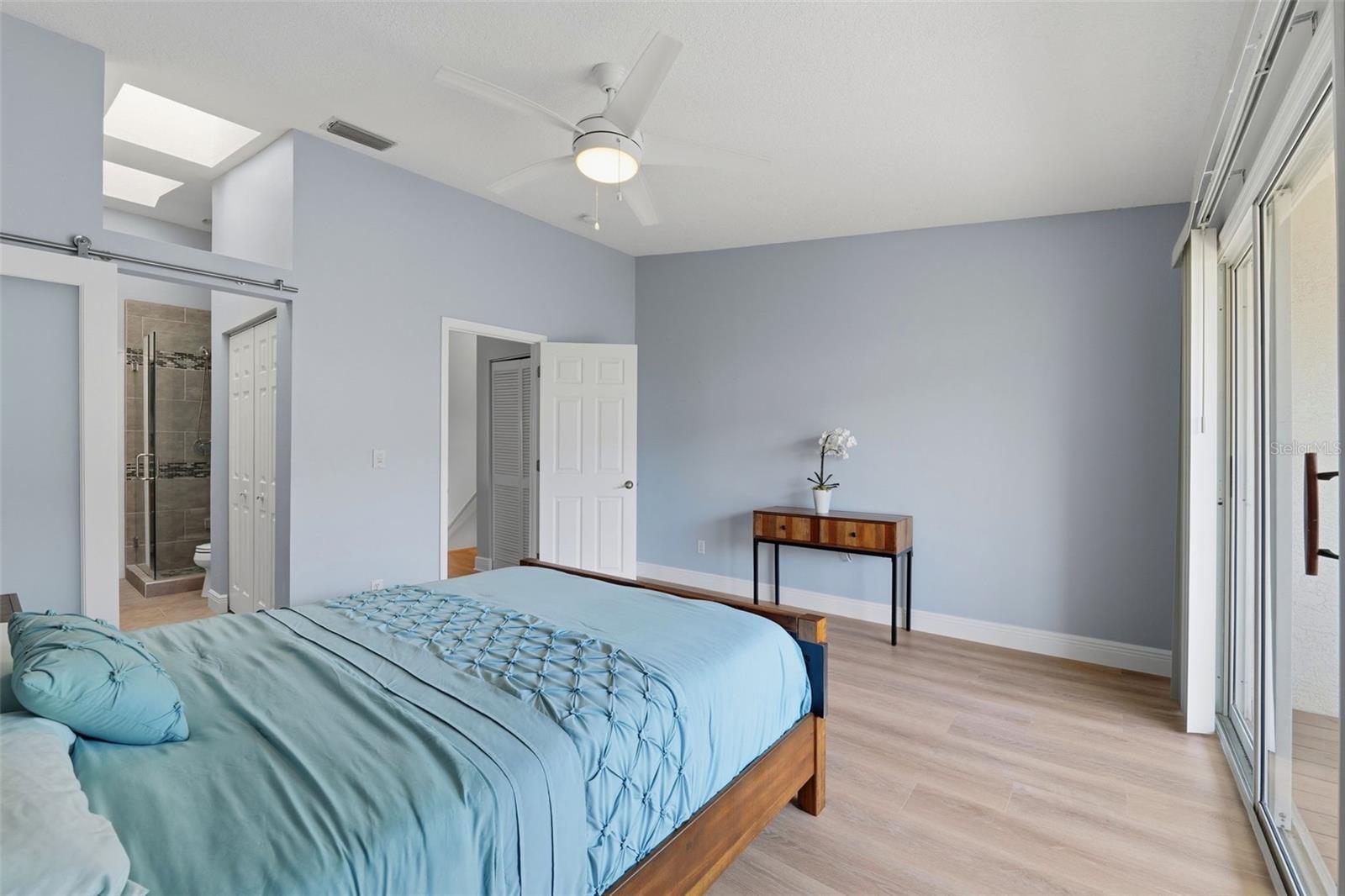 Image 25 of 50 For 381 Madeira Circle