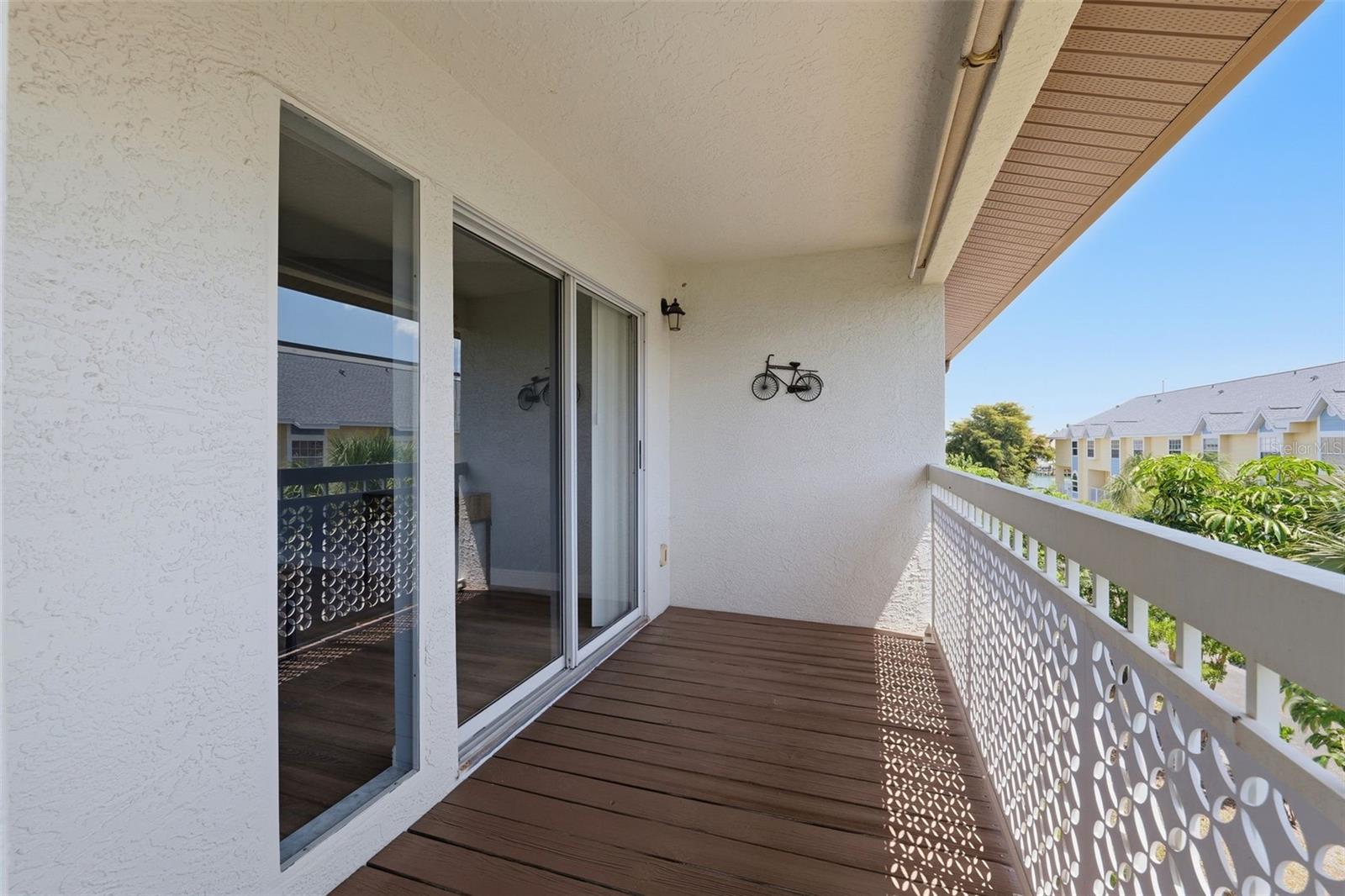 Image 30 of 50 For 381 Madeira Circle