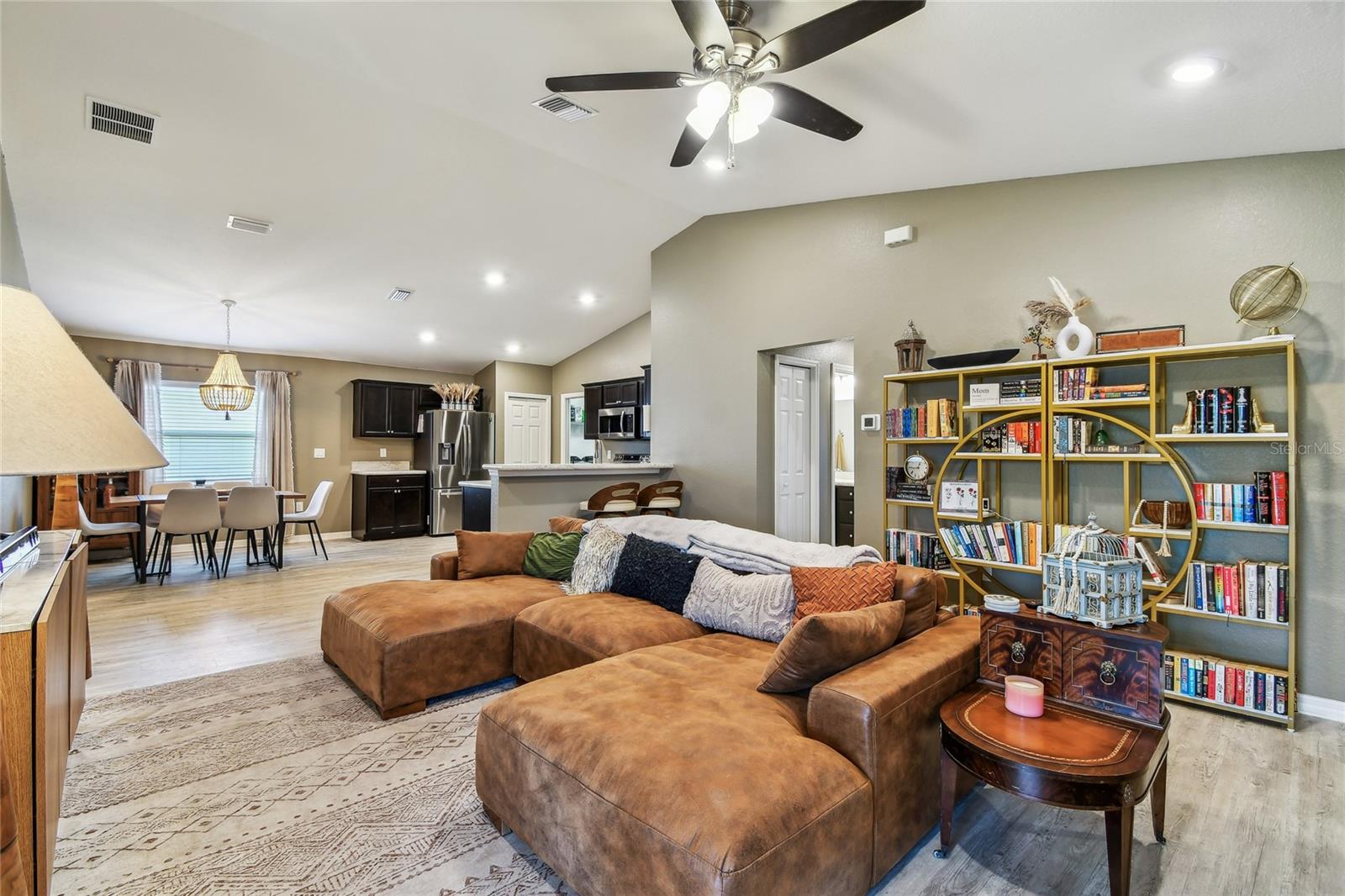 Image 10 of 50 For 105 Blue Alice Spring Court