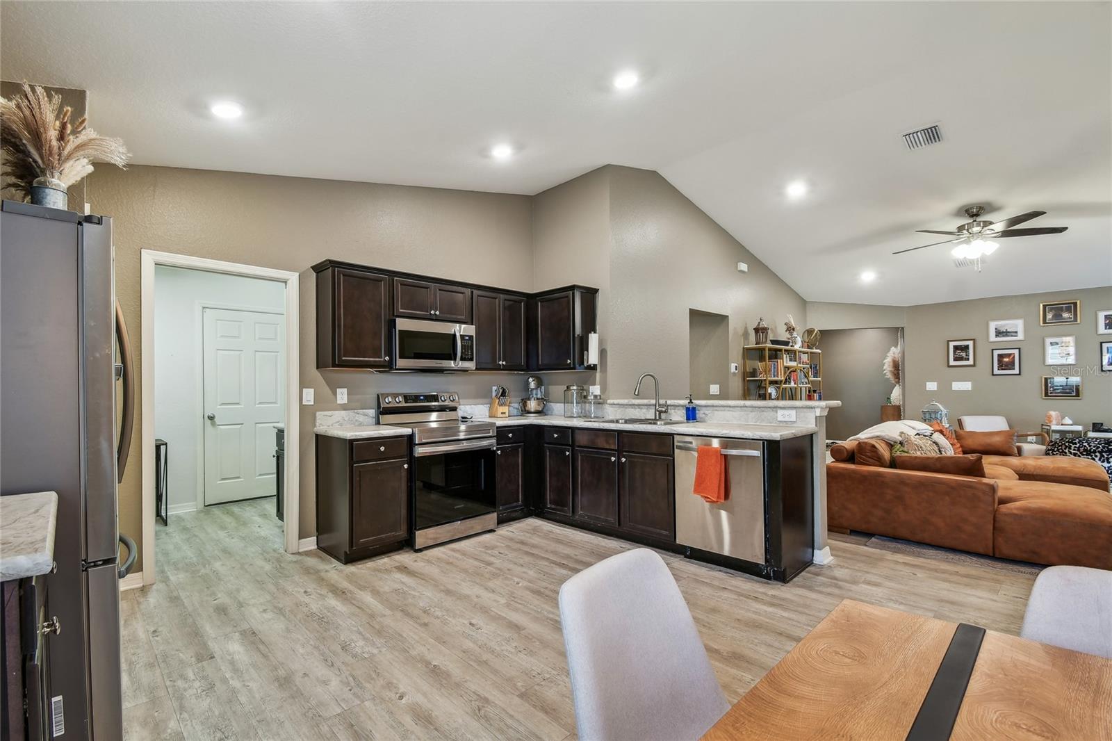 Image 15 of 50 For 105 Blue Alice Spring Court