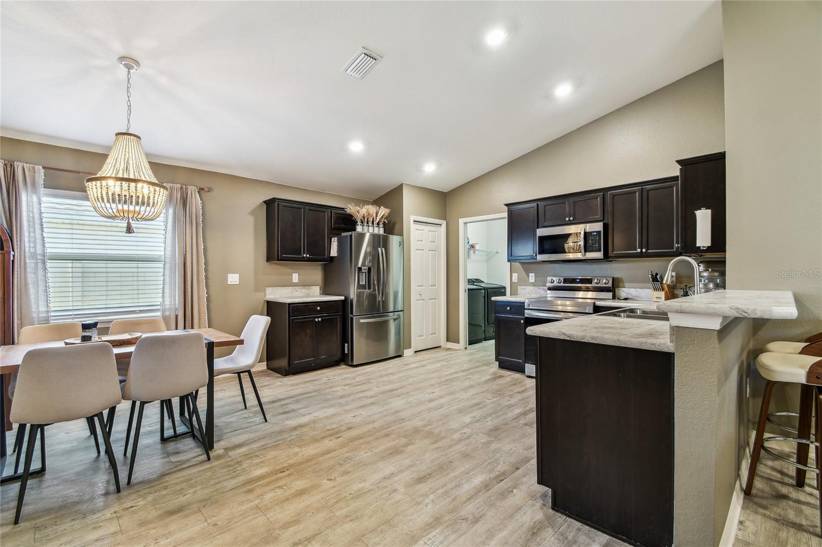 Image 16 of 50 For 105 Blue Alice Spring Court