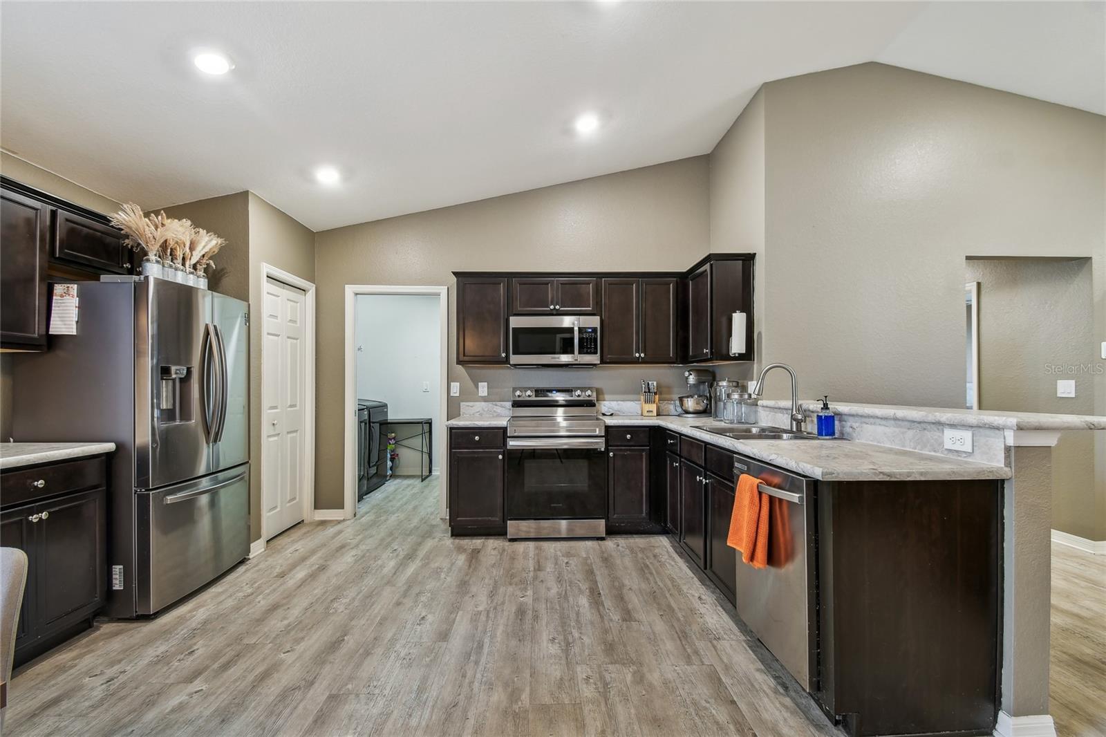 Image 17 of 50 For 105 Blue Alice Spring Court