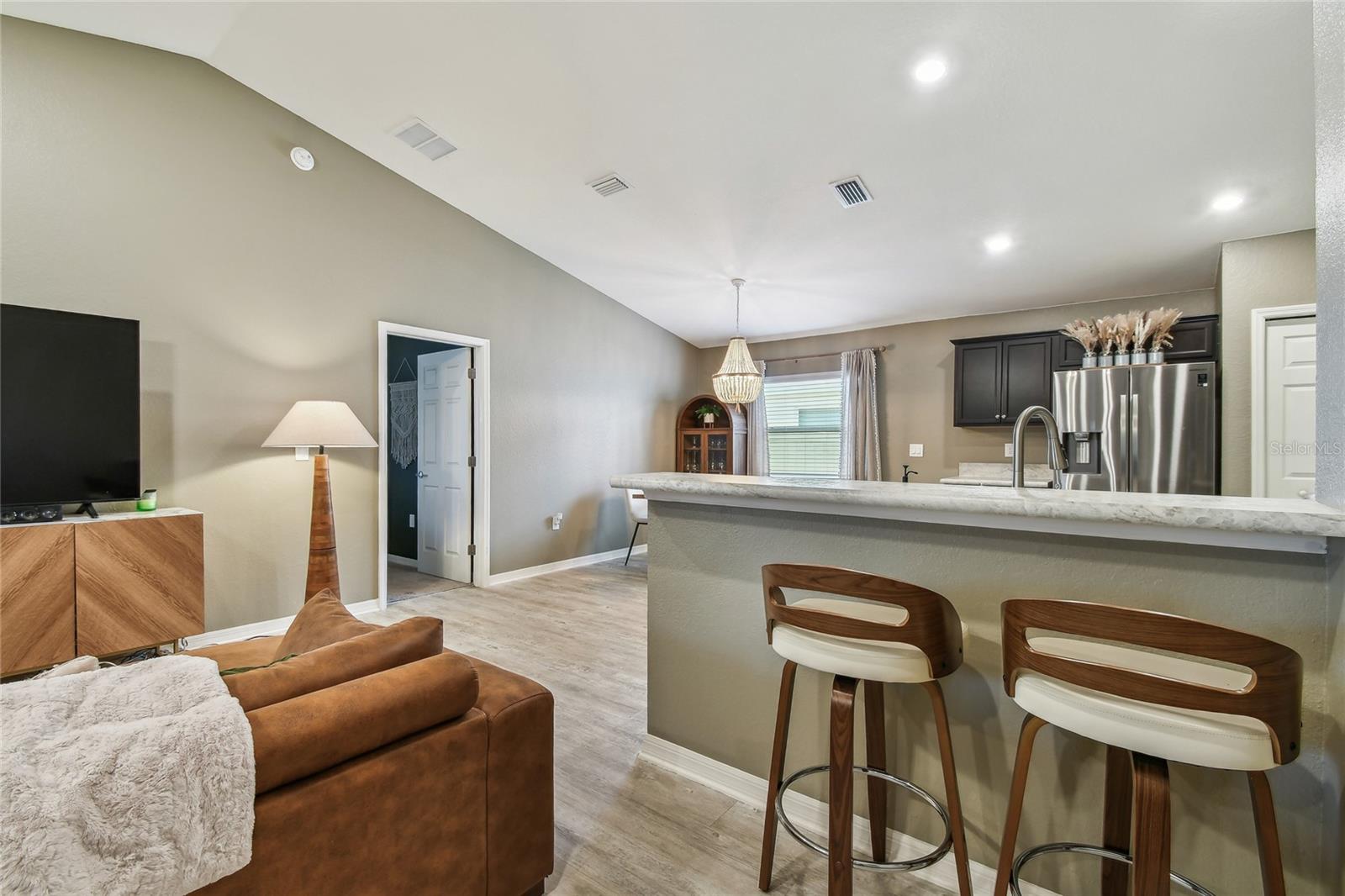 Image 18 of 50 For 105 Blue Alice Spring Court