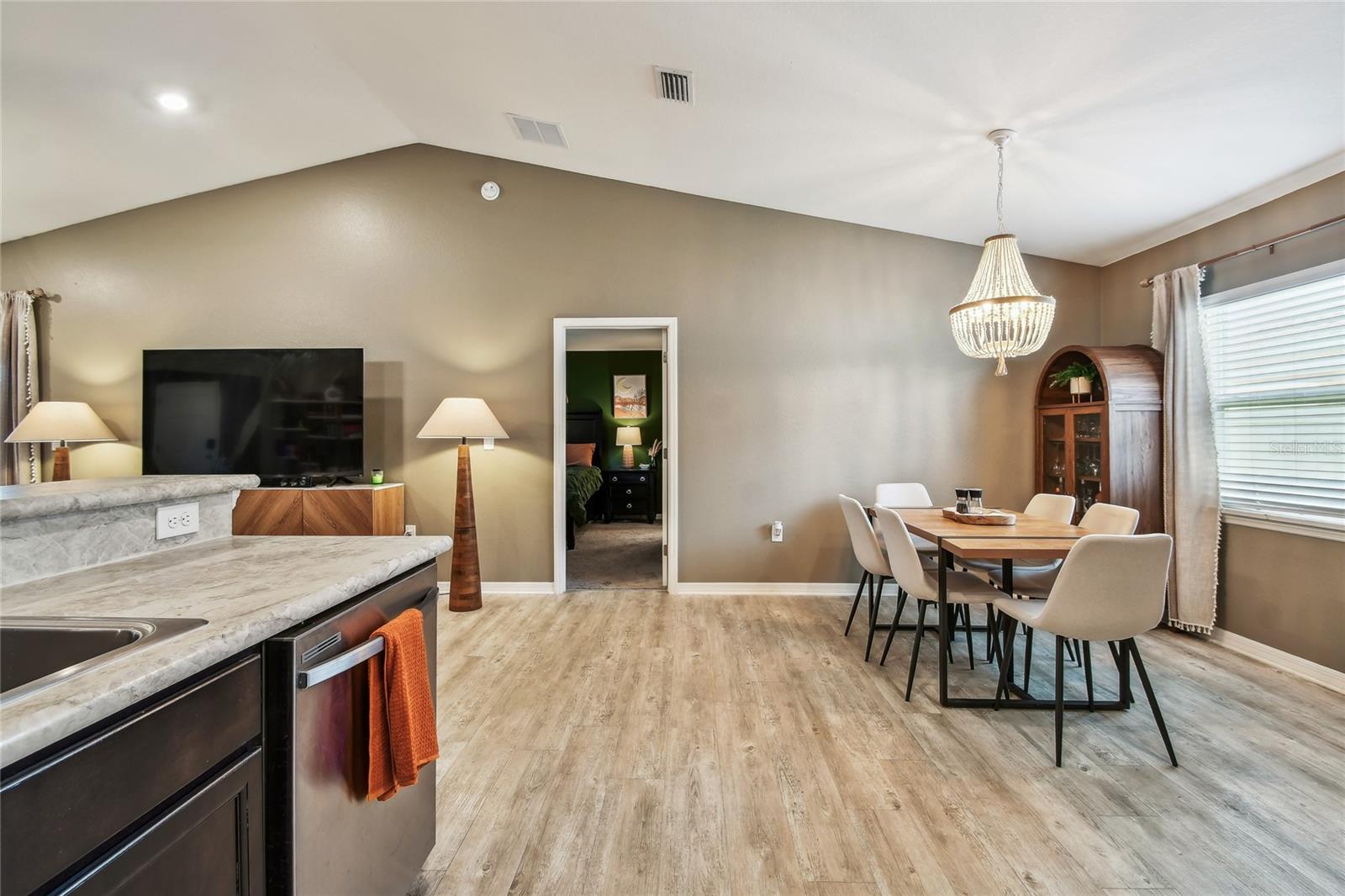 Image 19 of 50 For 105 Blue Alice Spring Court