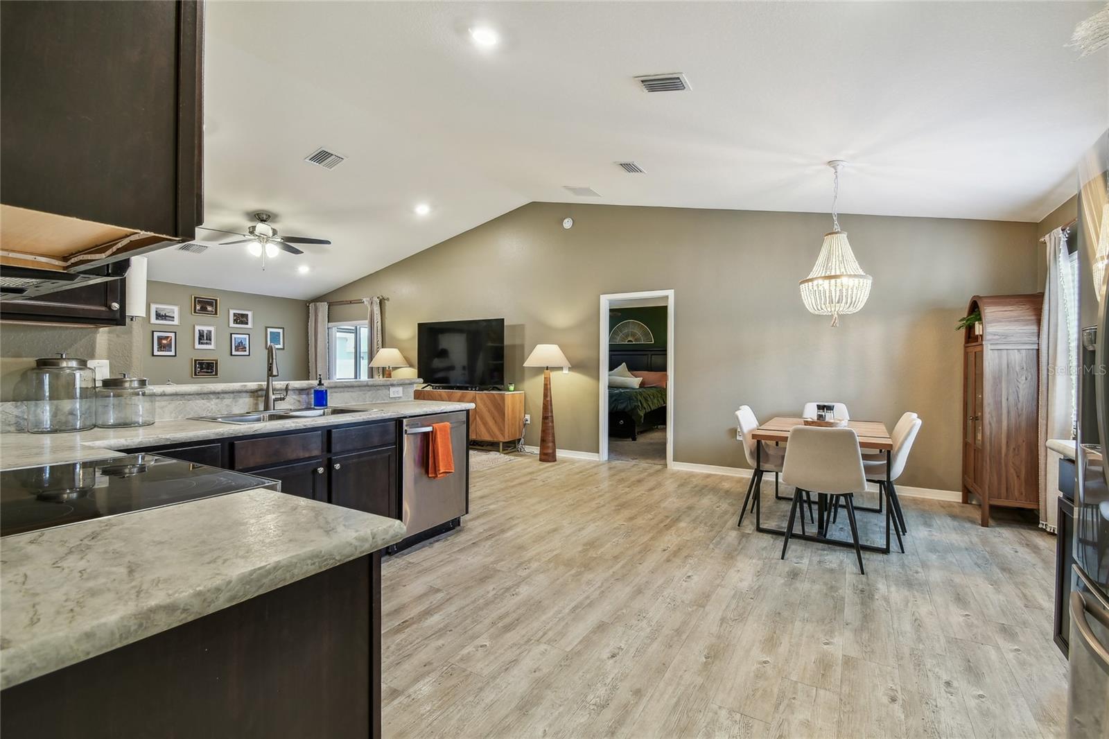 Image 20 of 50 For 105 Blue Alice Spring Court