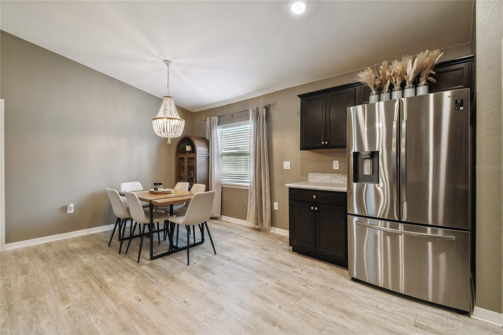 Image 21 of 50 For 105 Blue Alice Spring Court