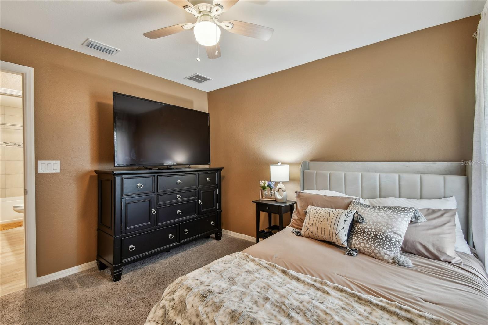 Image 29 of 50 For 105 Blue Alice Spring Court