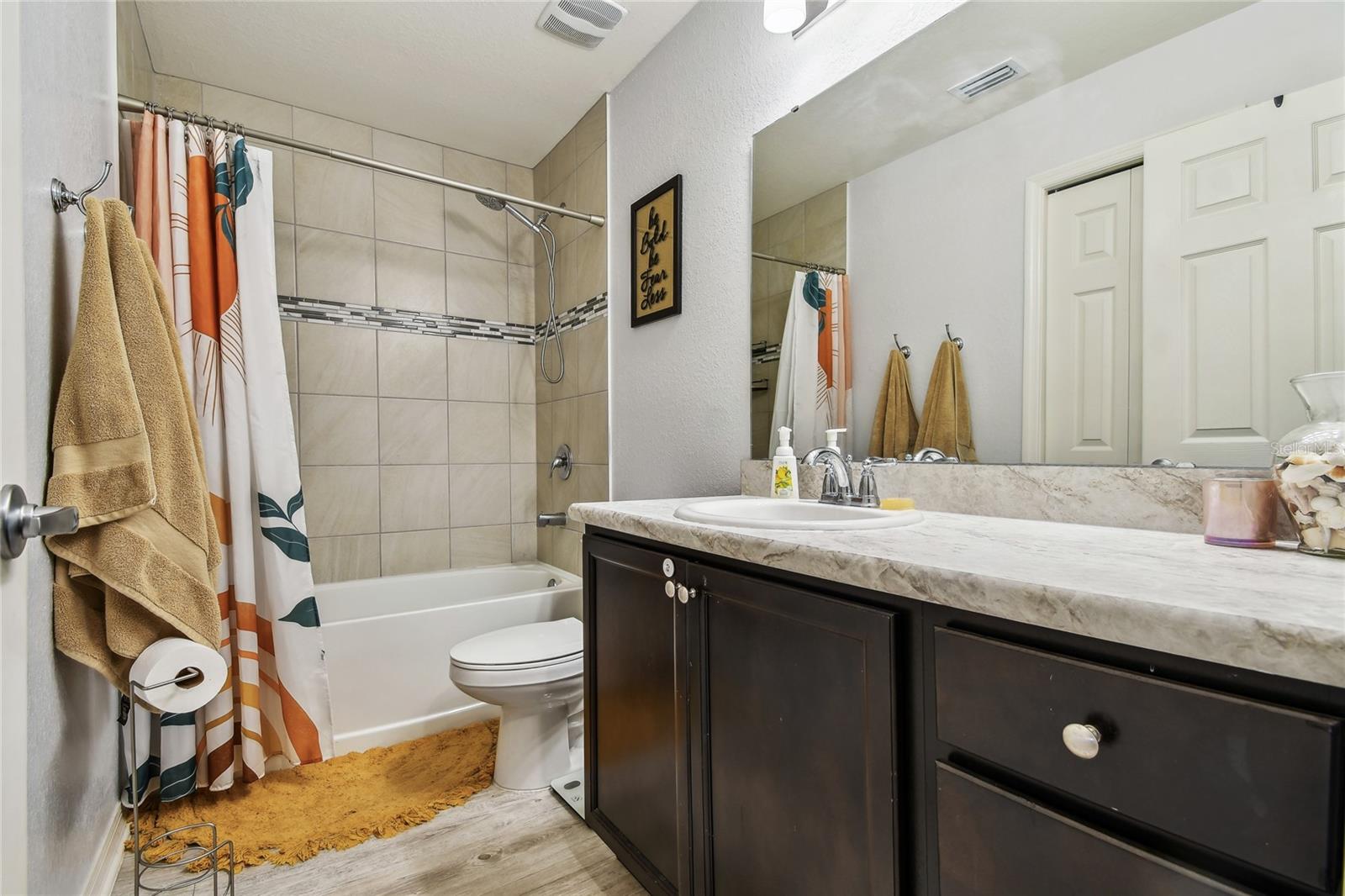 Image 33 of 50 For 105 Blue Alice Spring Court