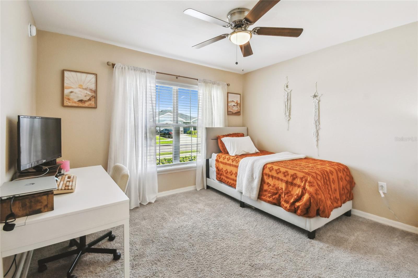 Image 35 of 50 For 105 Blue Alice Spring Court