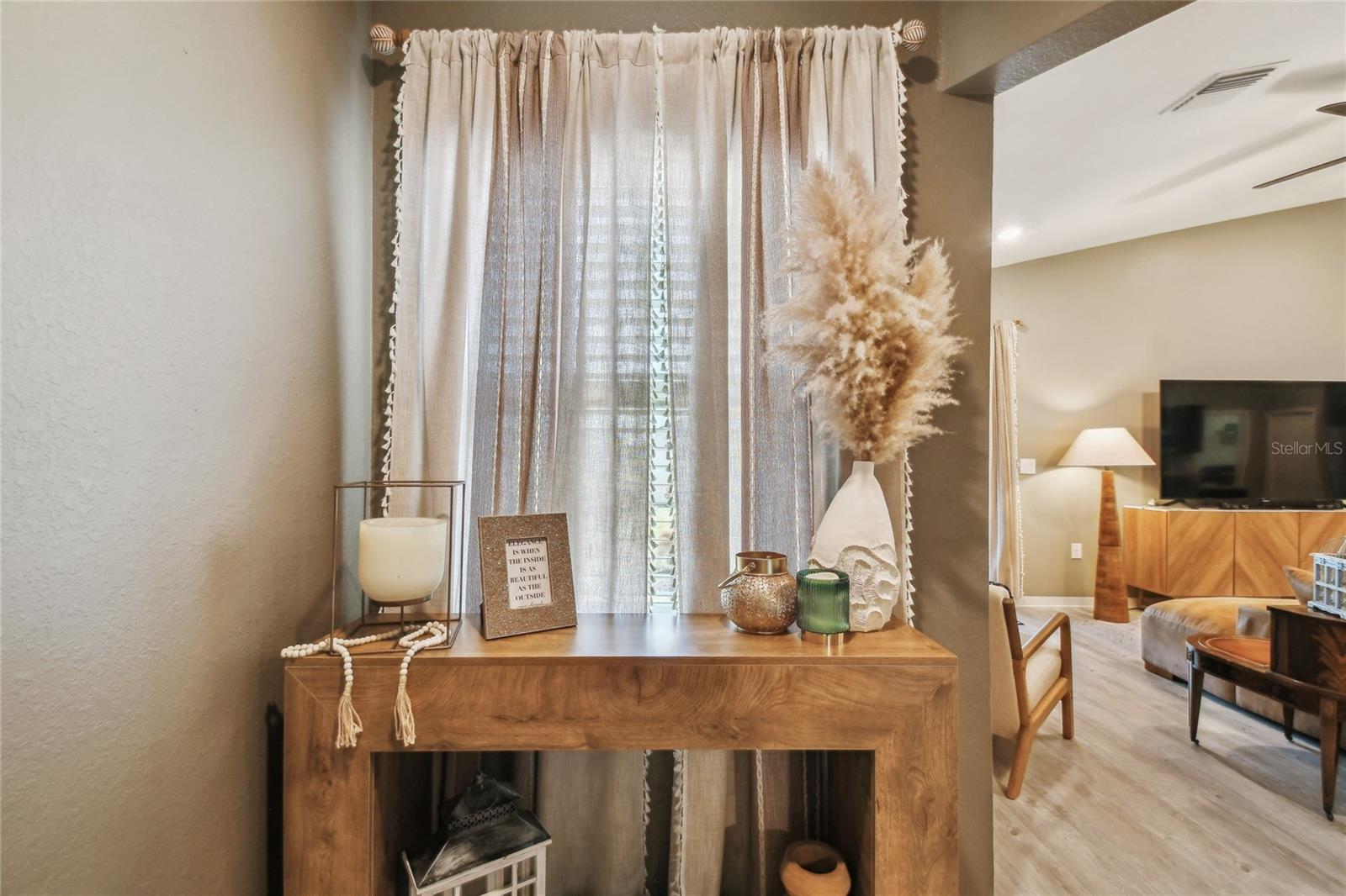 Image 7 of 50 For 105 Blue Alice Spring Court