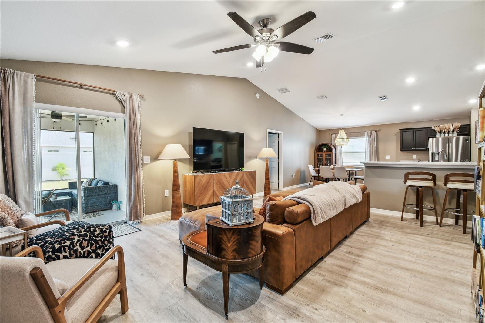 Image 8 of 50 For 105 Blue Alice Spring Court