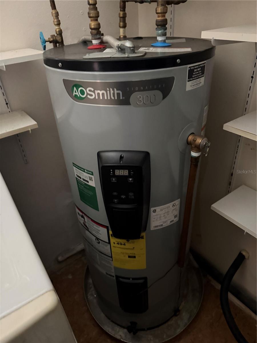 Image 31 of 32 For 240 Windward Passage 1001