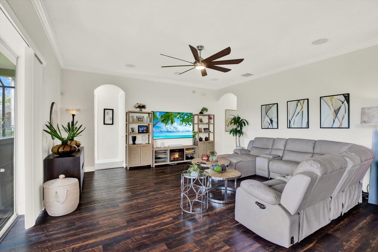 Image 24 of 84 For 21610 Draycott Way