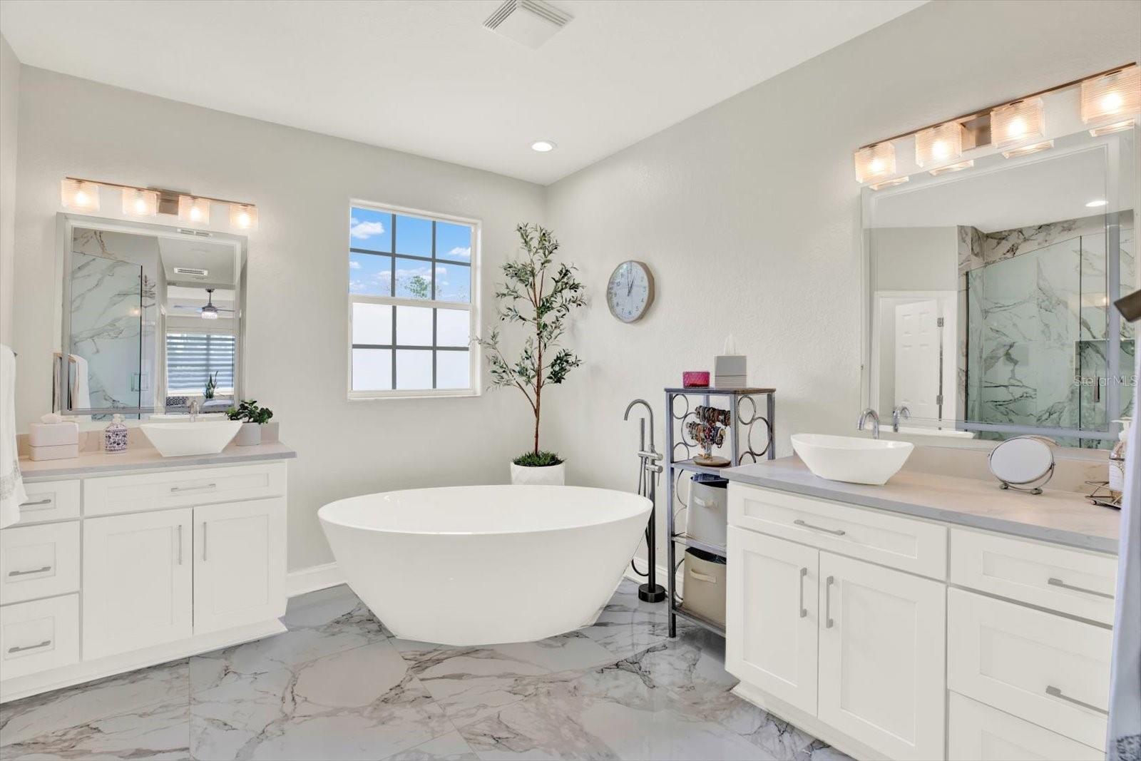 Image 31 of 84 For 21610 Draycott Way