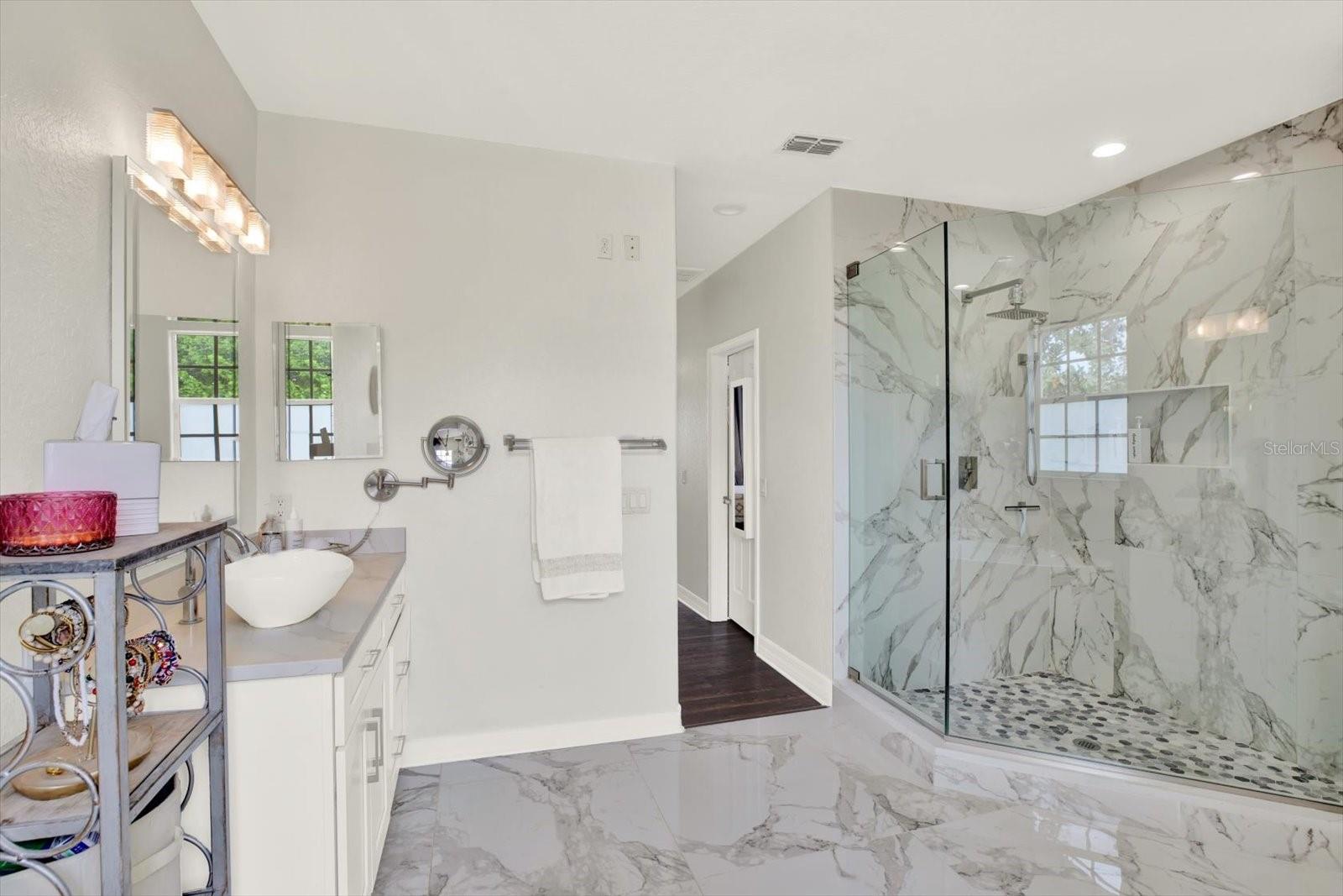 Image 32 of 84 For 21610 Draycott Way