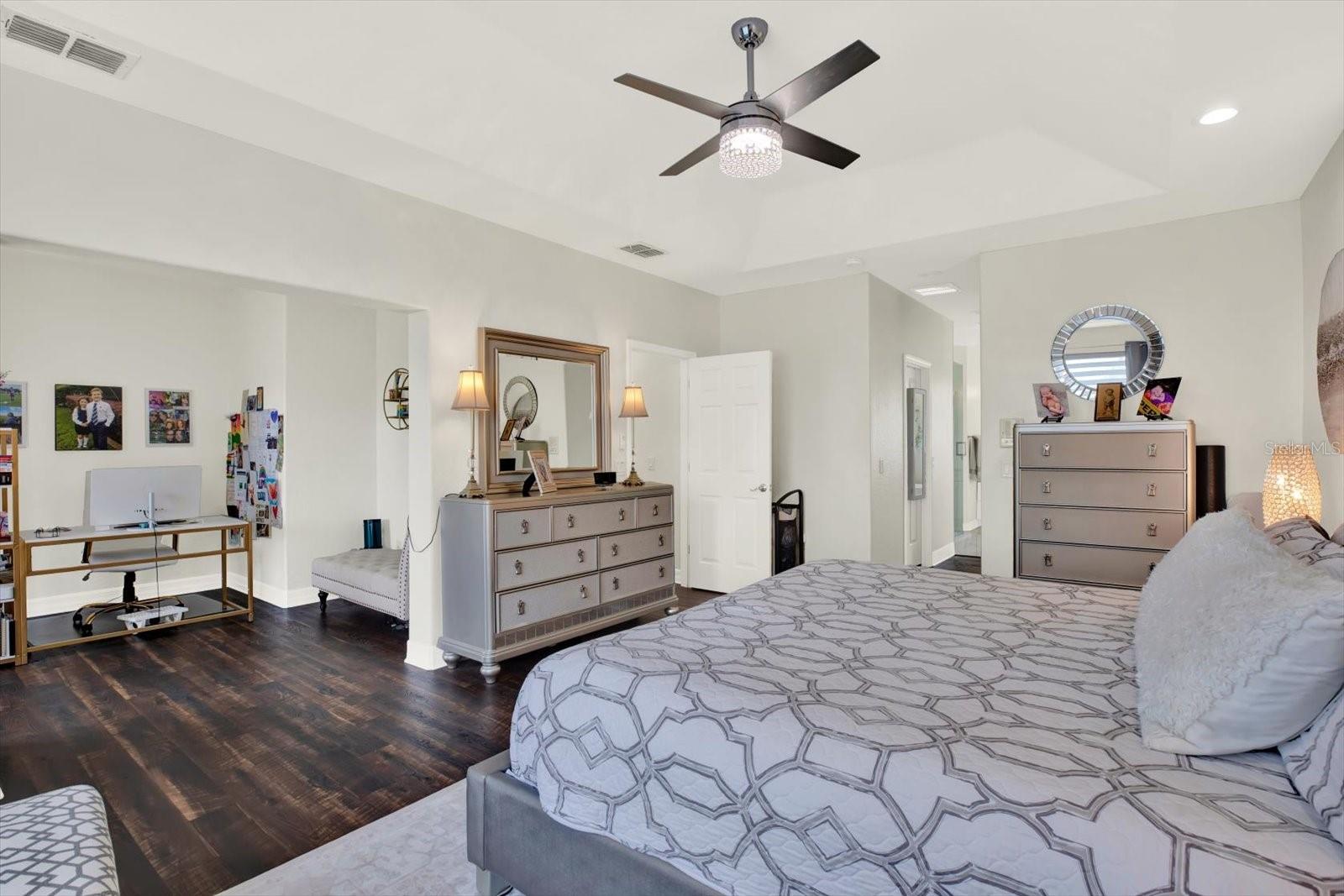 Image 33 of 84 For 21610 Draycott Way