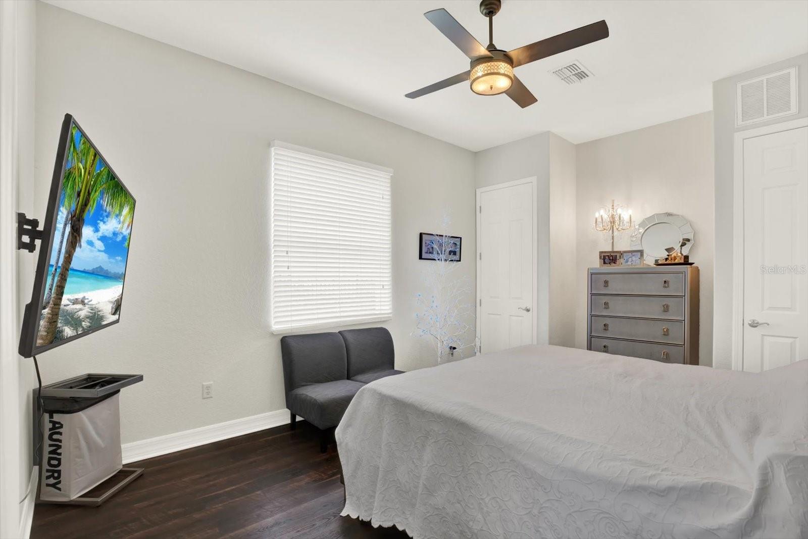 Image 42 of 84 For 21610 Draycott Way