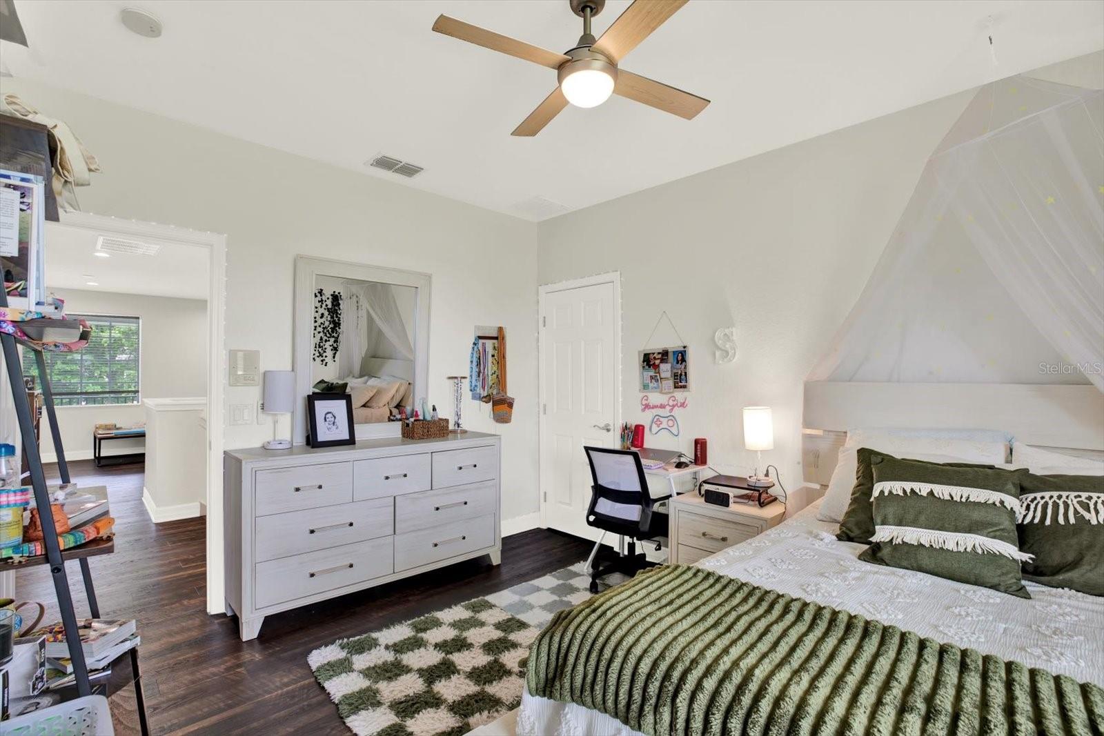 Image 51 of 84 For 21610 Draycott Way