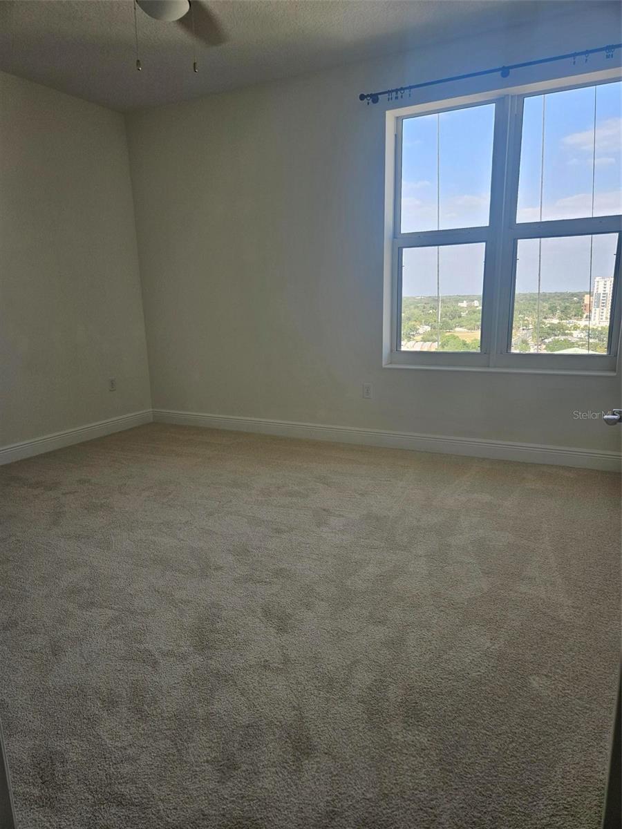 Image 12 of 40 For 628 Cleveland Street 1313